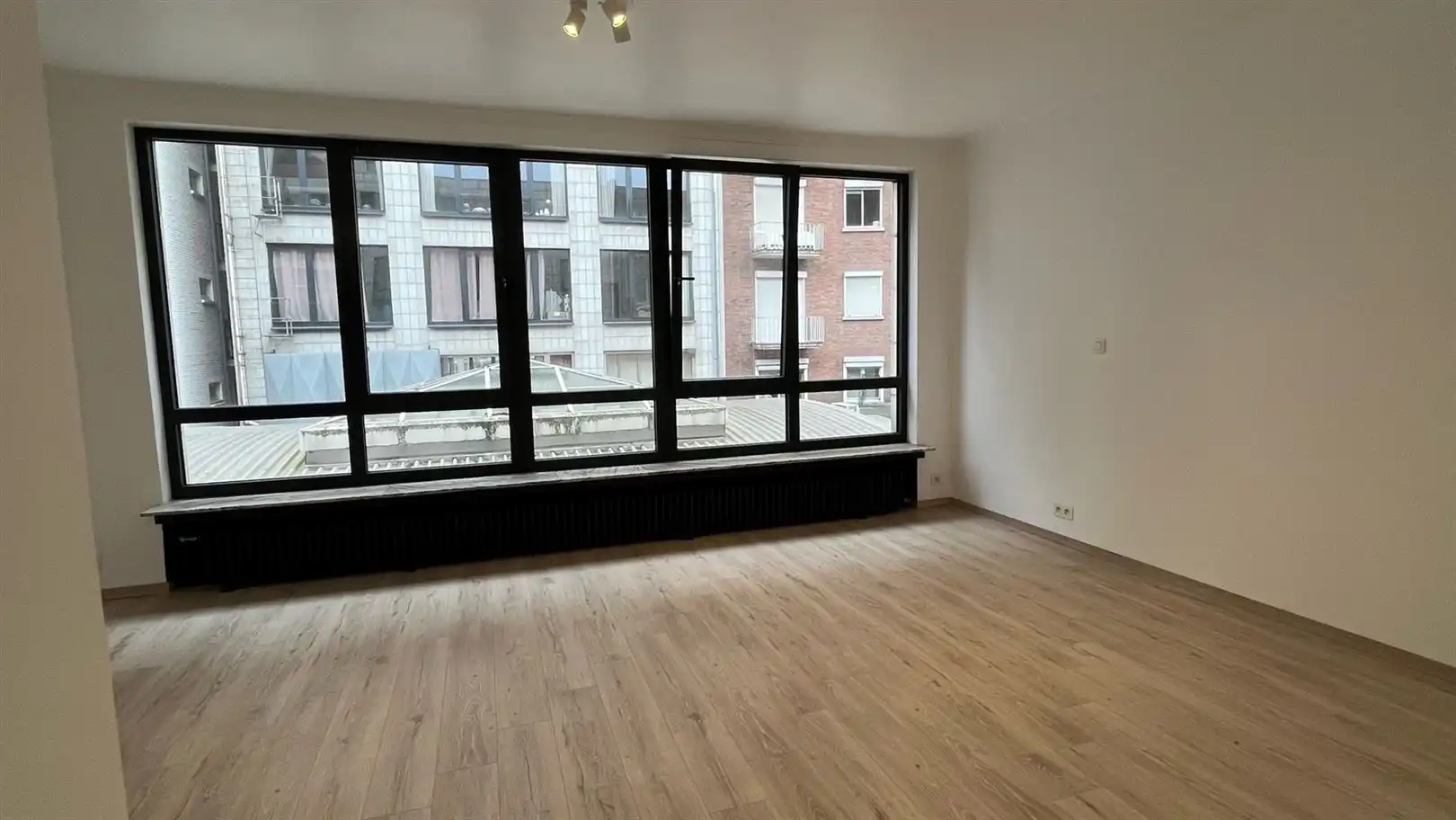 Gloednieuw gerenoveerd appartement met 2 suites  foto 10