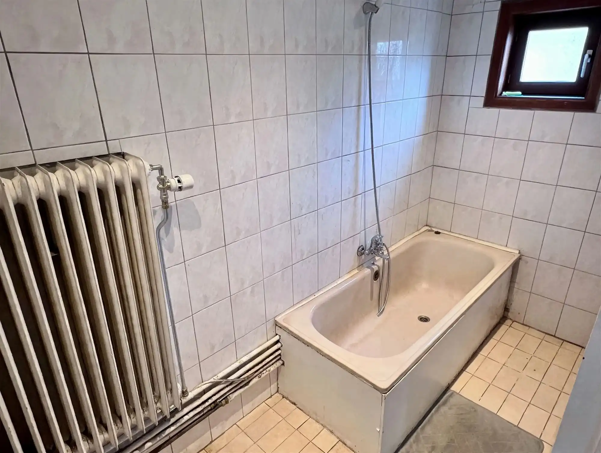 ruime woning met 4 slaapkamers, tuin en achteringang. foto 14