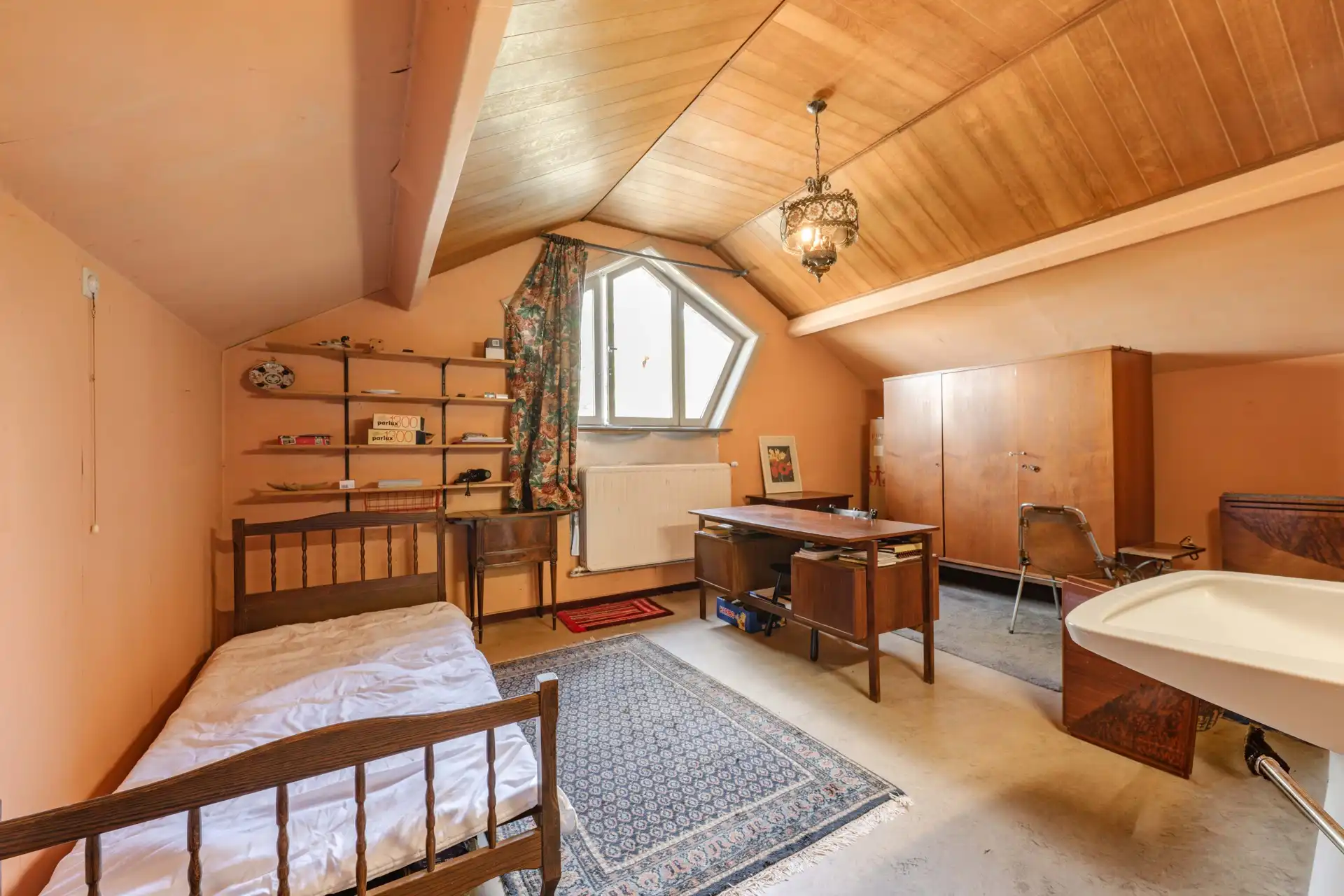 Charmante, op te knappen, statige villa met 3 slaapkamers en garage op een ruim perceel gelegen in het groen TE KOOP in Wielsbeke. foto 21