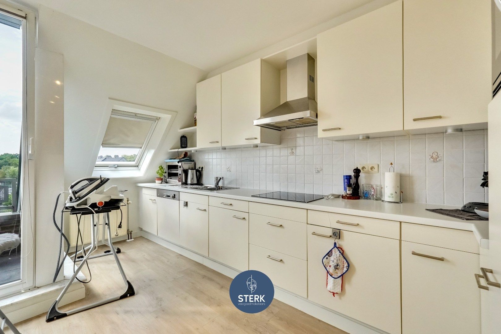 INSTAPKLAAR APPARTEMENT MET EPC LABEL B IN CENTRUM LANAKEN ! foto 7