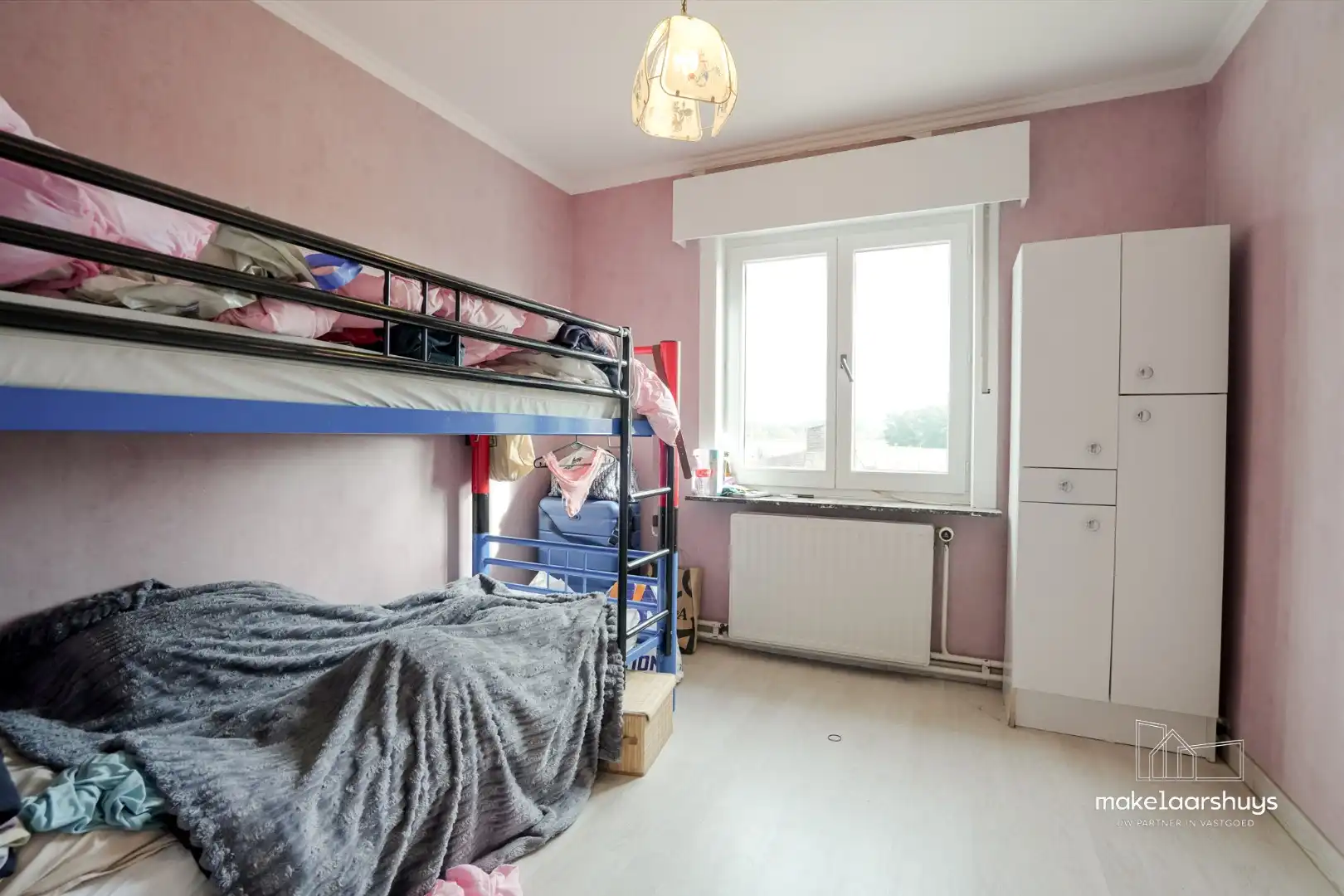 Ruime open bebouwing  met 3 slaapkamers,  bijgebouwen en parkeerplaatsen foto 15