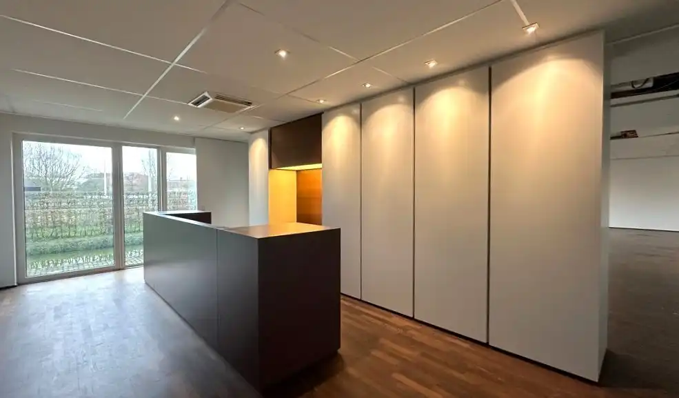 Kantoorruimte te huur in Clinton Park in Roeselare foto 8