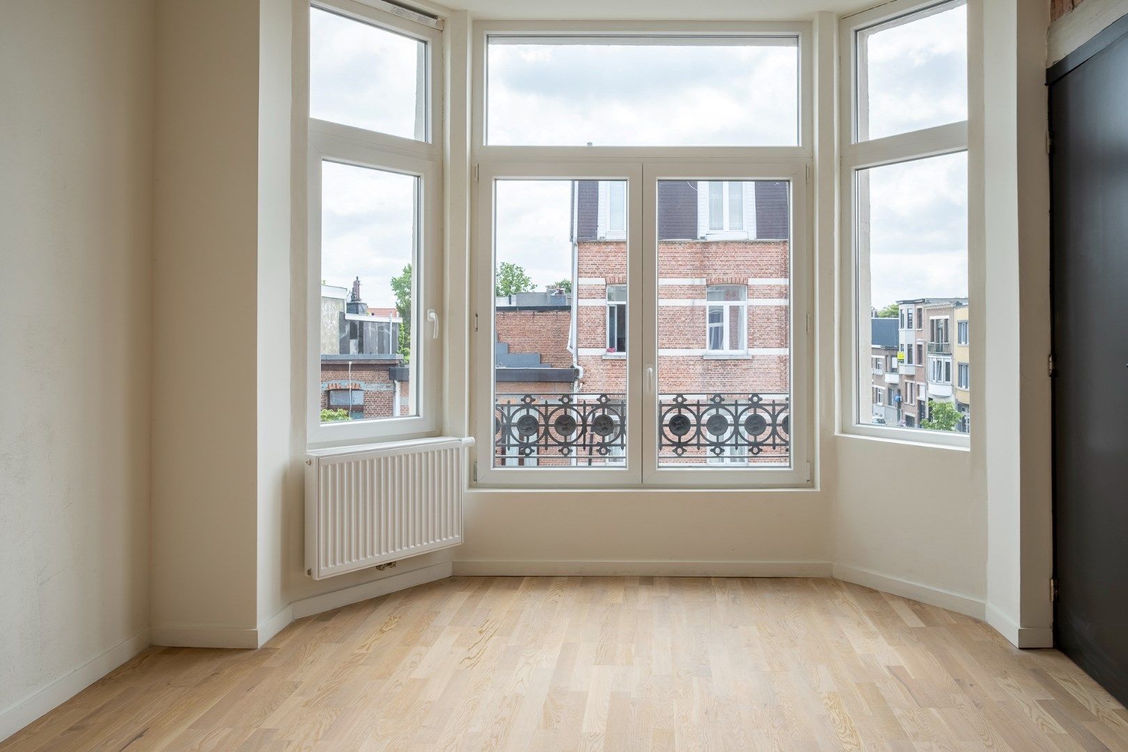 Lichtrijk hoek appartement met karakter!  foto {{pictureIndex}}