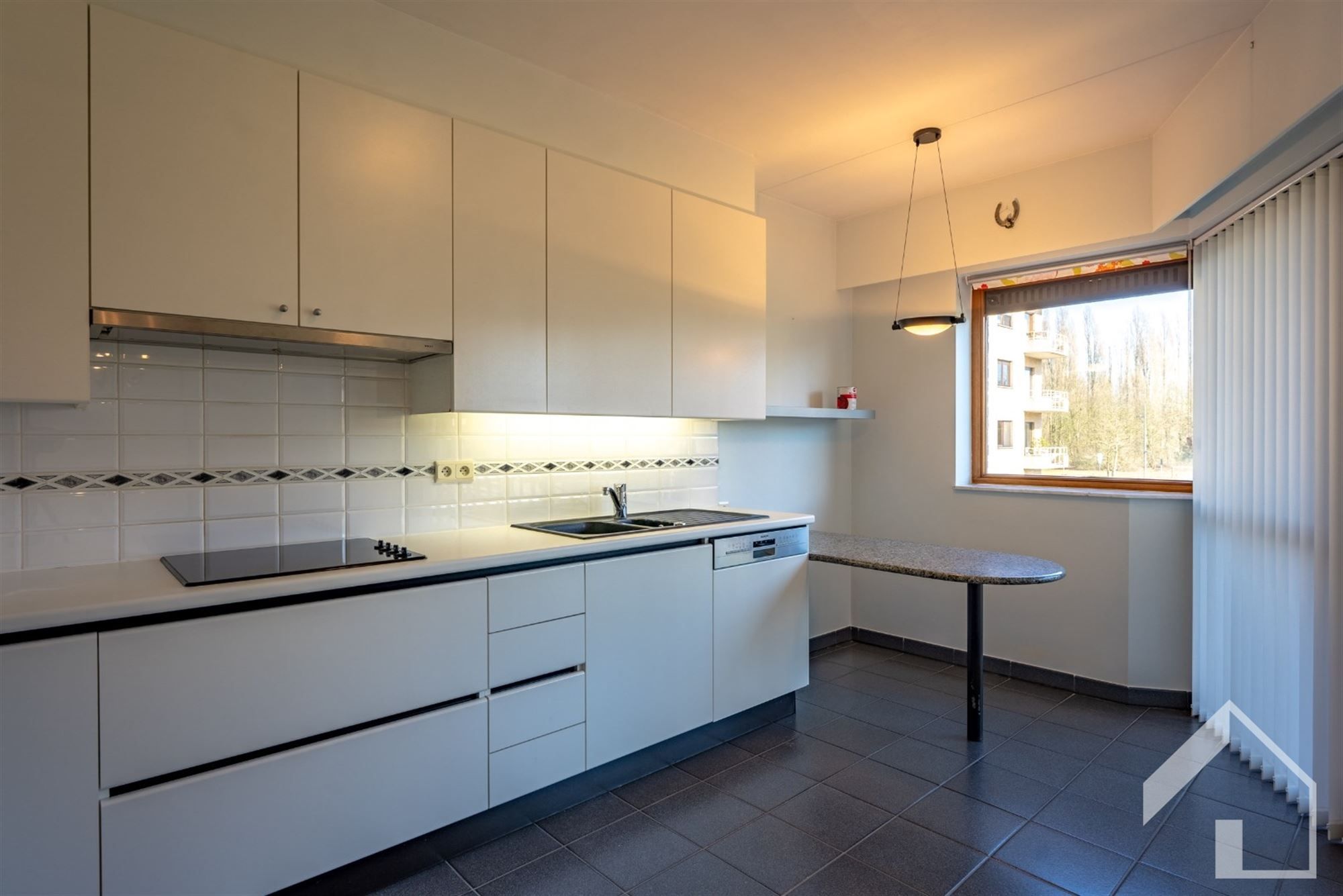 Rustig en ruim 2 slaapkamer appartement , lift en terras foto 3