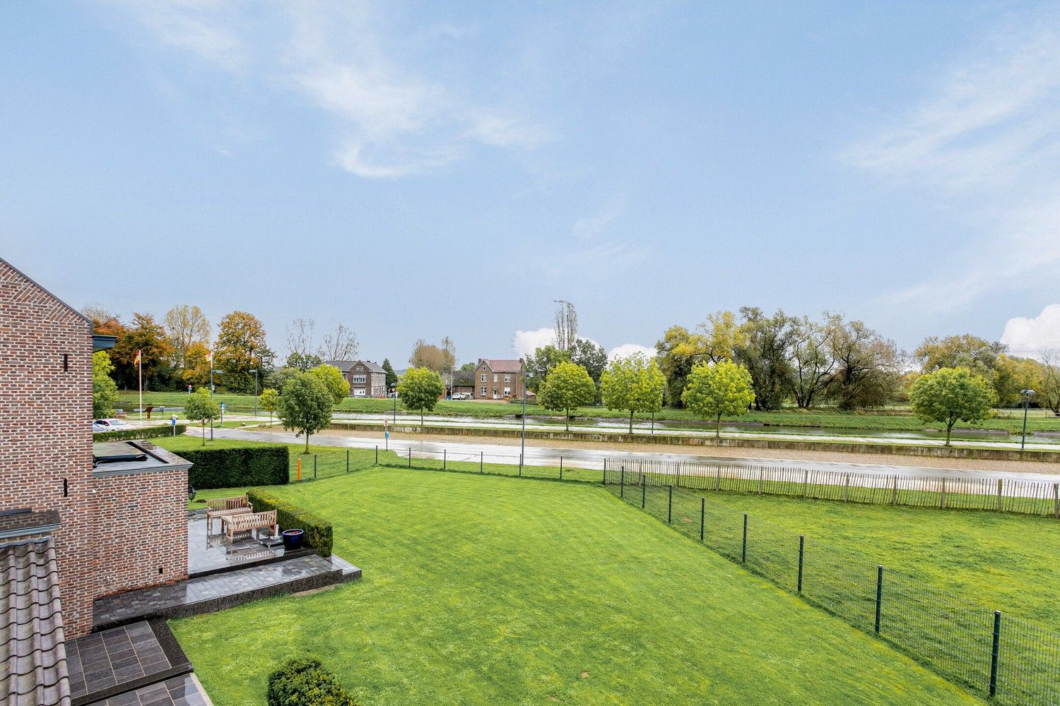 Stijlvol gerestaureerd herenhuis met authentieke flair in het historisch centrum van Oud-Rekem! foto 28