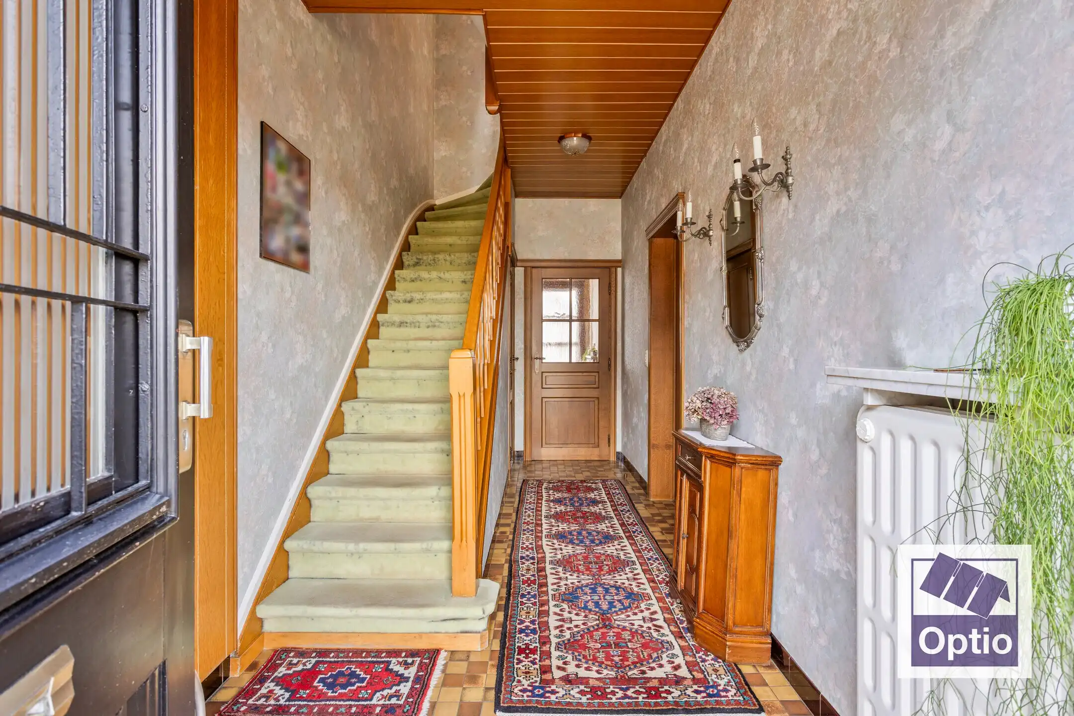 Woning met 5 slaapkamers en grote tuin. foto 8