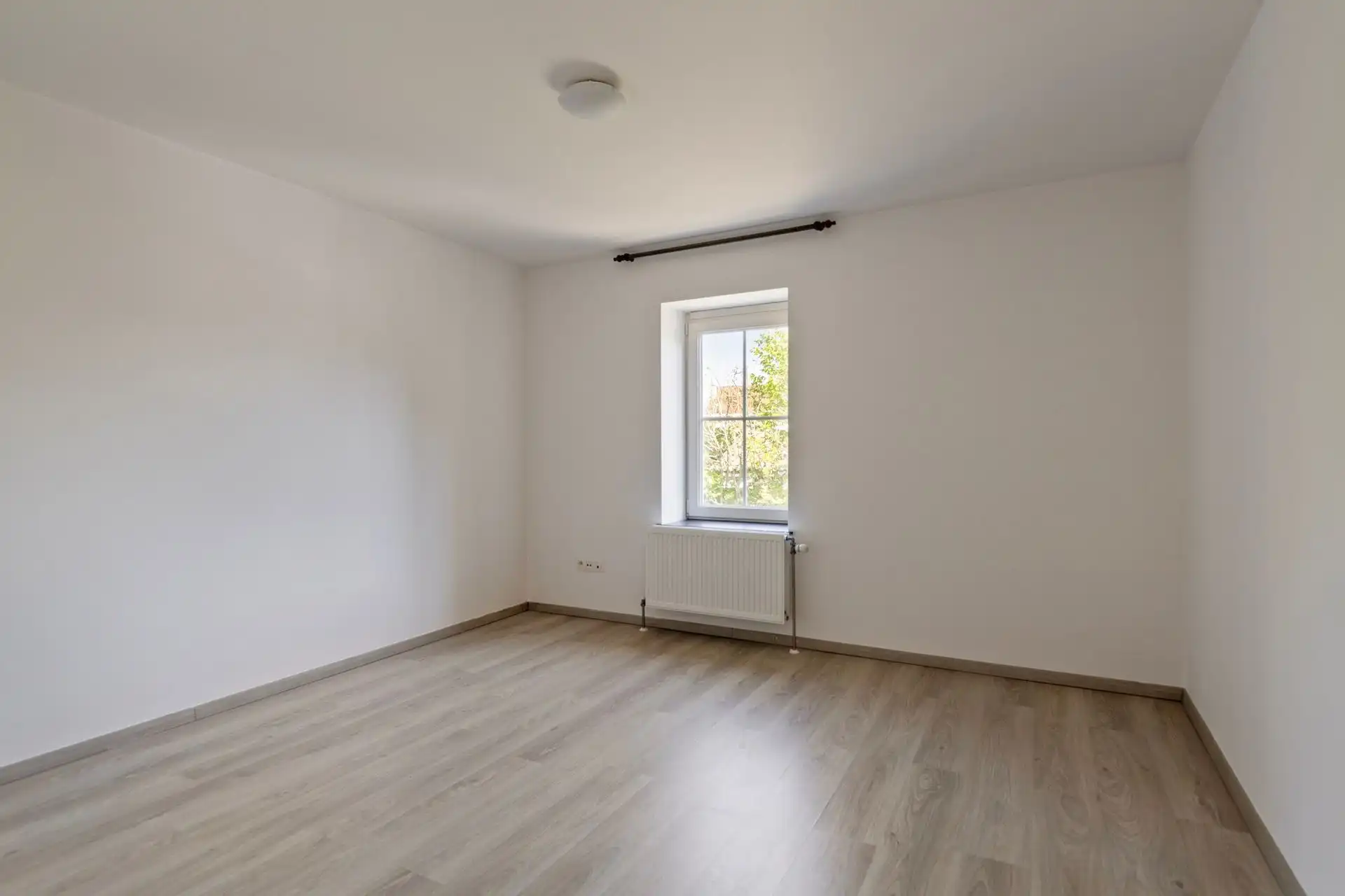 Nieuwbouw van 2012 in rustige straat foto 13