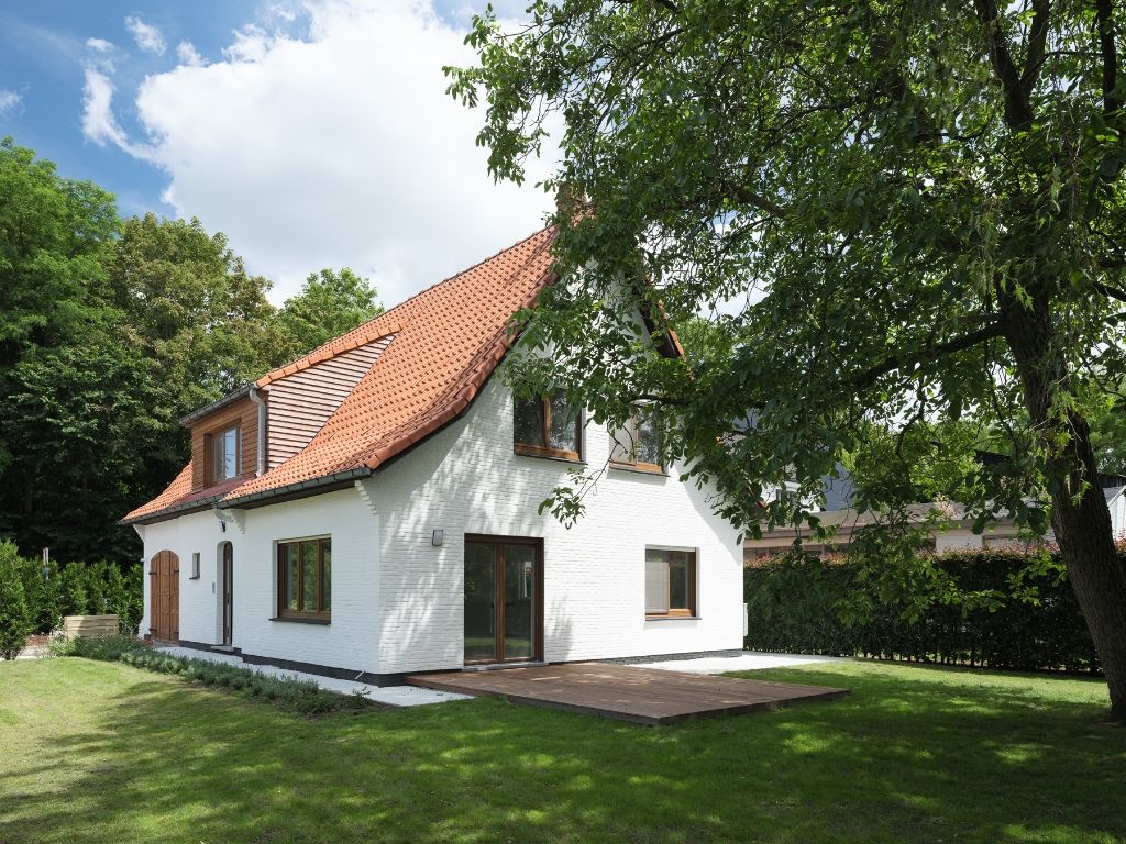 Melle - Gerenoveerde villa met 3 slaapkamers, 2 badkamers, garage en aangename tuin op een boogscheut van Gent. foto 1