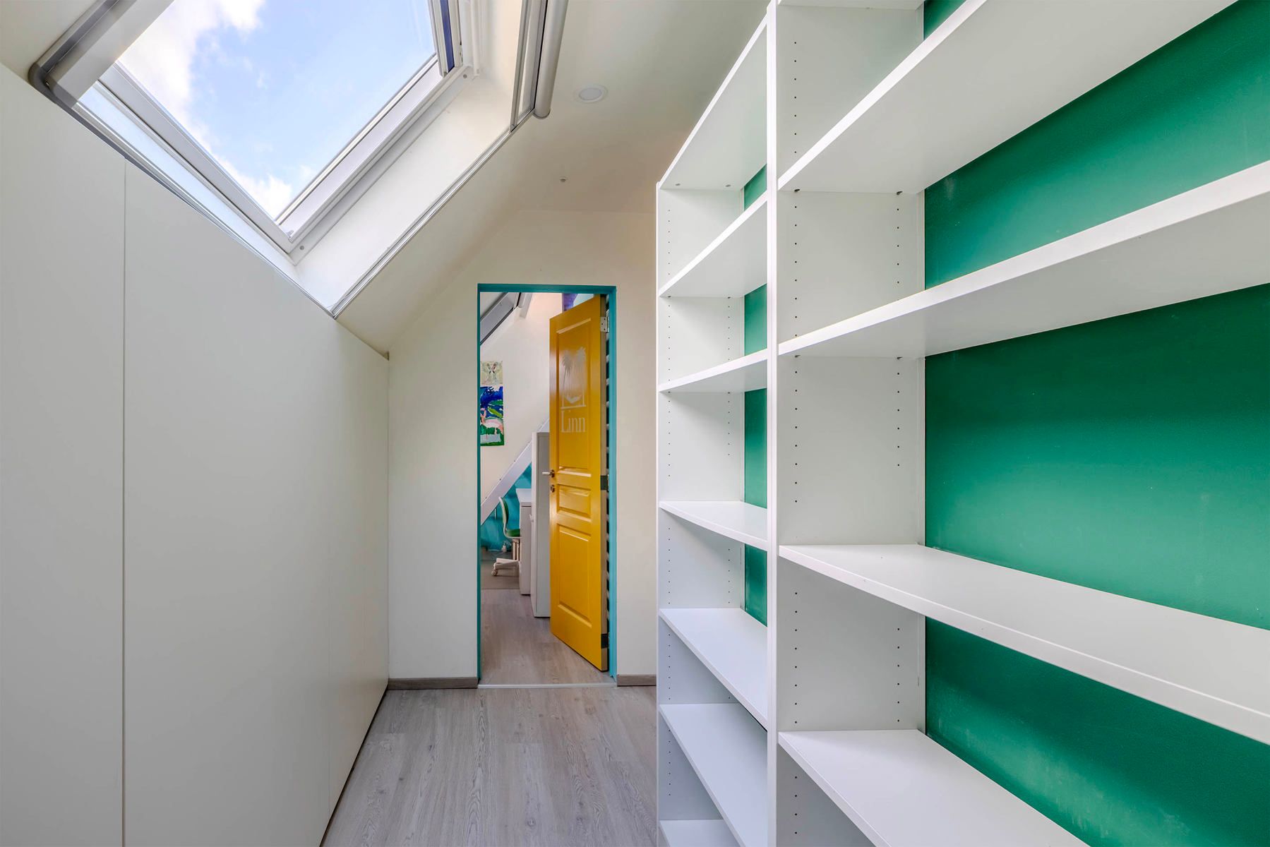 OB met o.a. 5 slaapkamers, 2 badkamers en ruim magazijn foto 22