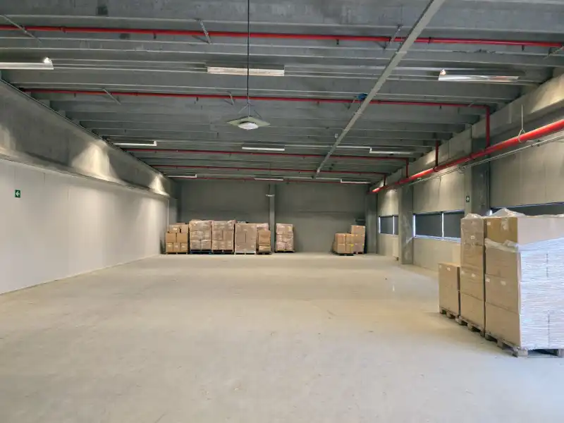 Industrieel/Logistiek gebouw te huur foto 4