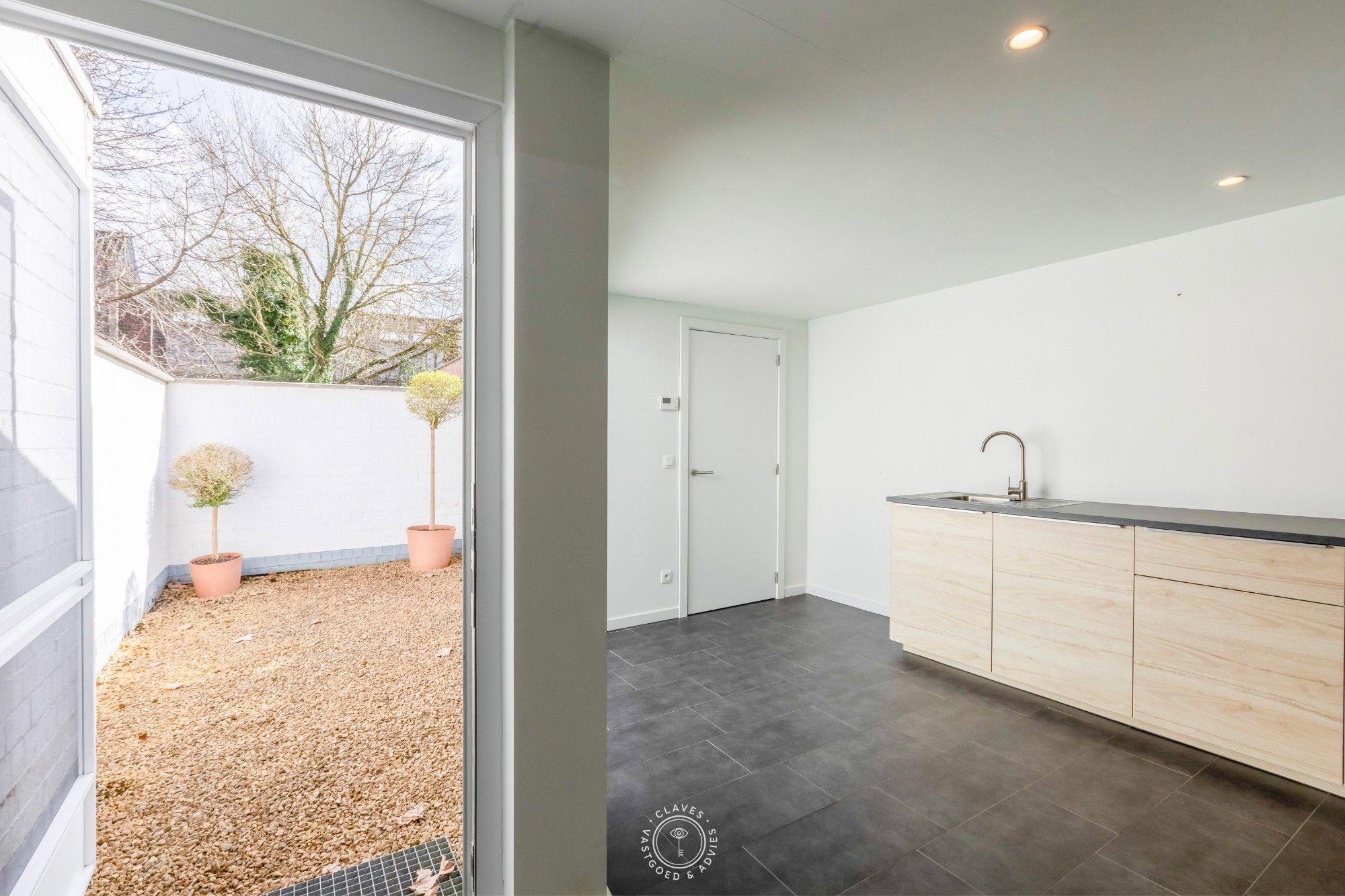 Totaal gerenoveerd handelspand met wachtruimte en buitenruimte – instapklaar kantoor of praktijk in de Stationsstraat foto 10