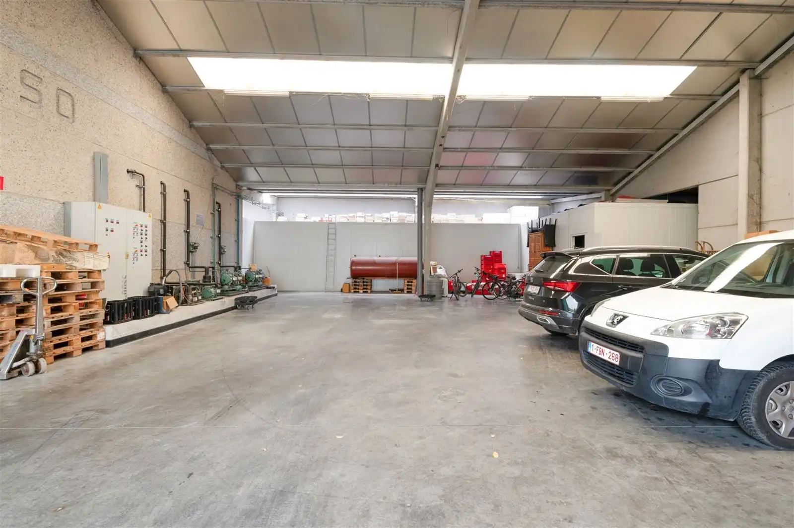 Industrieel gebouw + villa foto 6