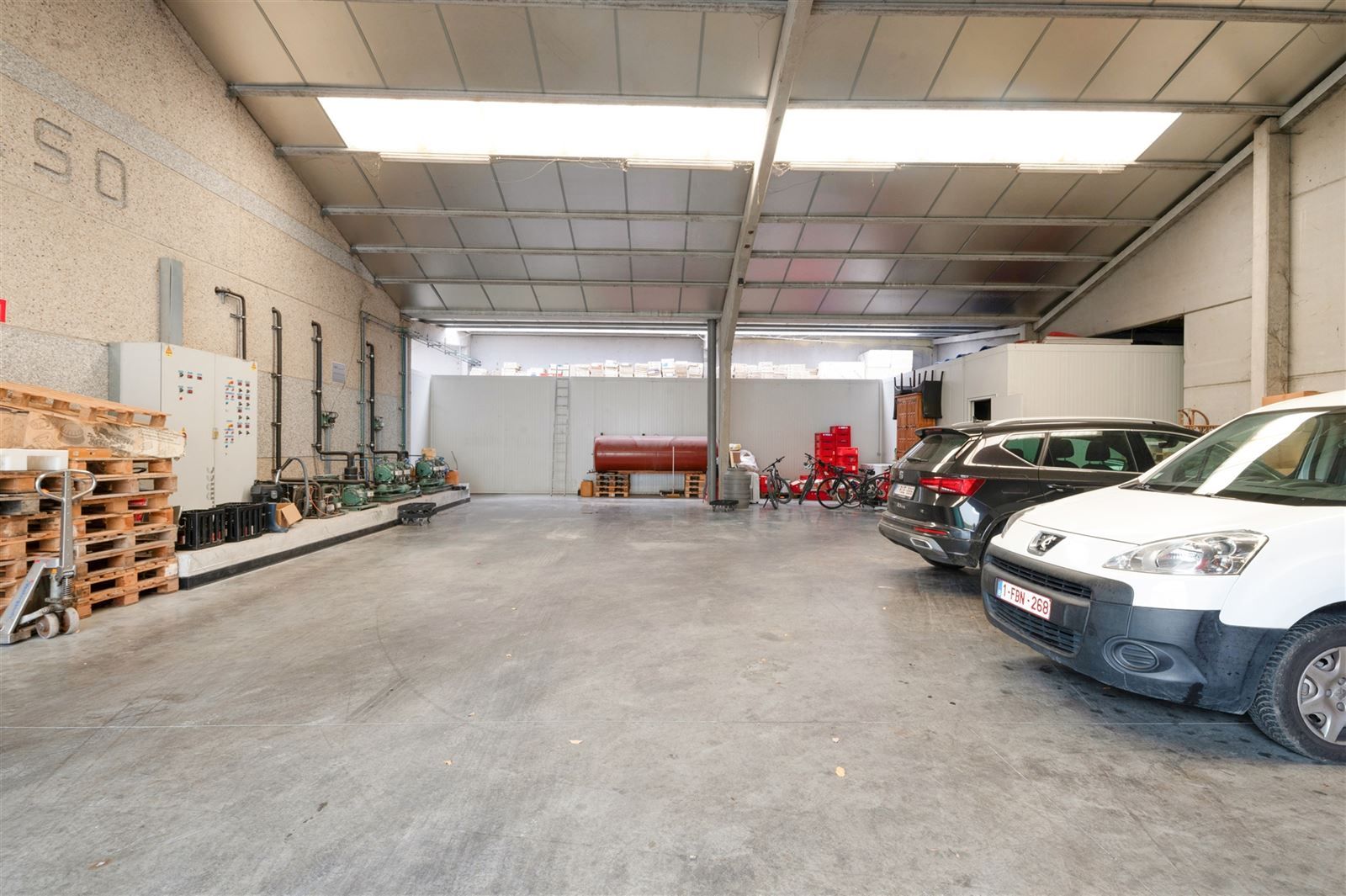 Industrieel gebouw + villa foto 6