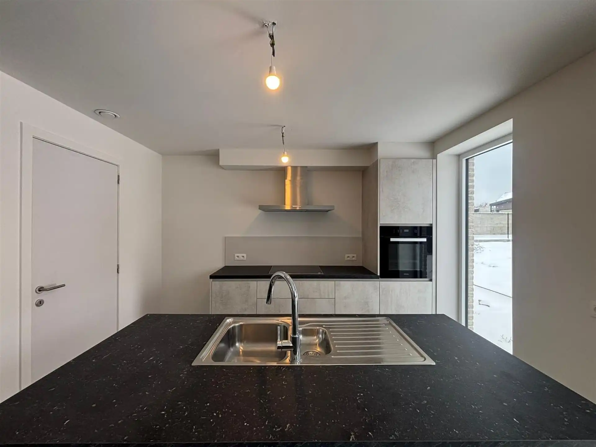 Rustiggelegen, hoogwaardig afgewerkte nieuwbouwwoning nabij het centrum! foto 9