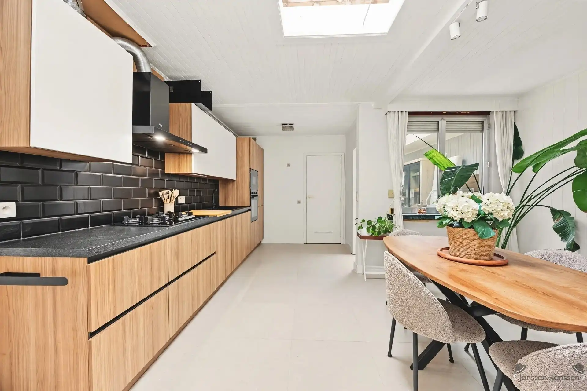 Gerenoveerde woning in gewilde straat in Schoten foto 9