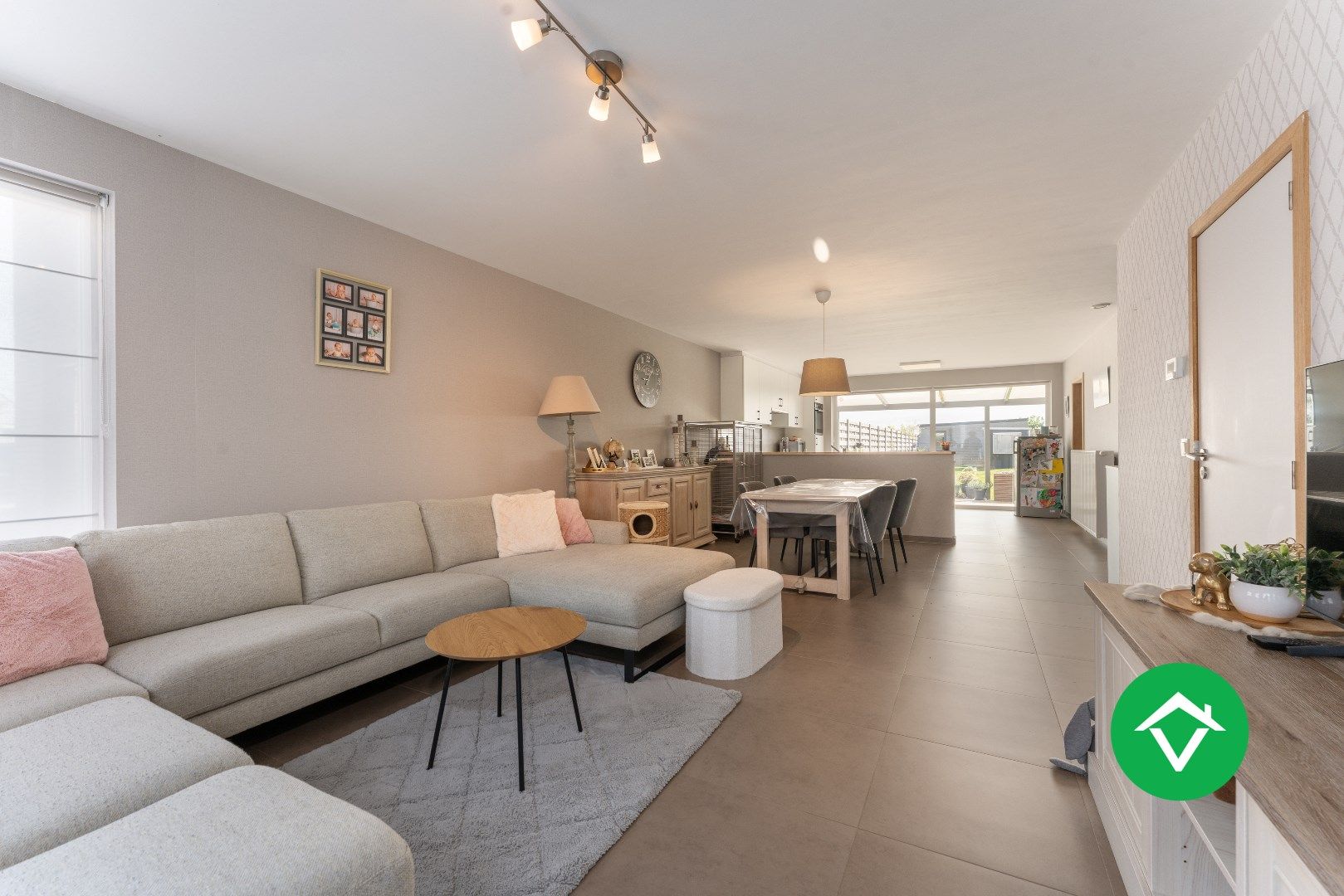 Instapklare, recente woning (2018) met 4 slaapkamers en garage in hartje Koekelare. foto 5