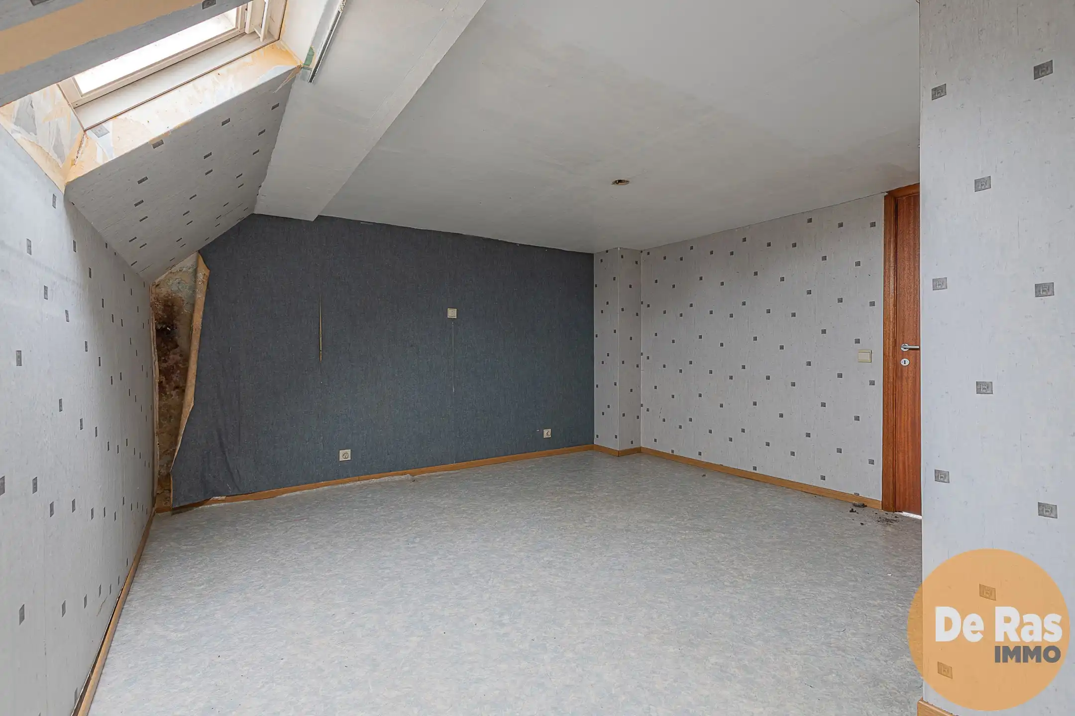 LEDE Centraal gelegen renovatiewoning met terras foto 11