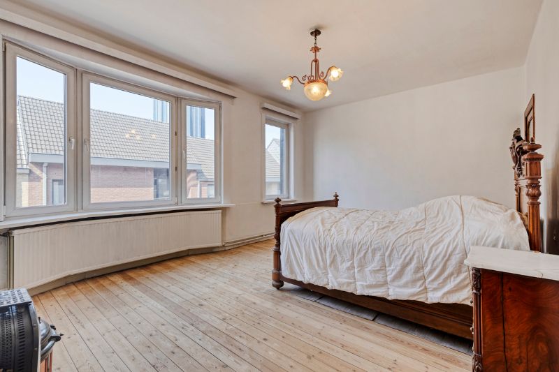 Charmante woning met opvallende gevel ligt op je te wachten. foto 16