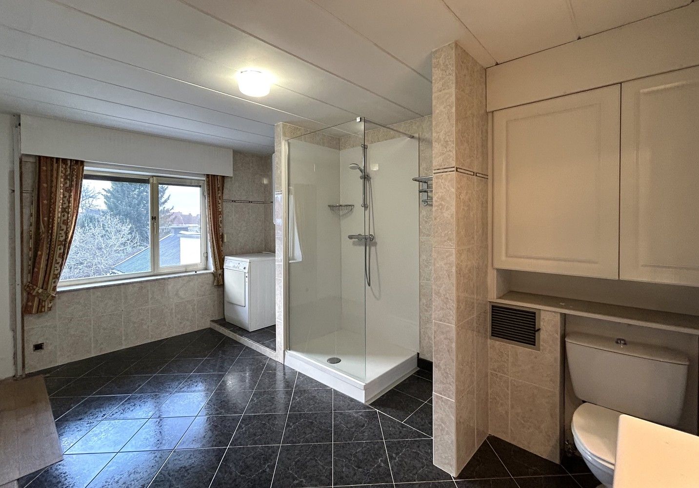 Ruime woning met 5 slaapkamers op perceel van 11a69ca! foto 17