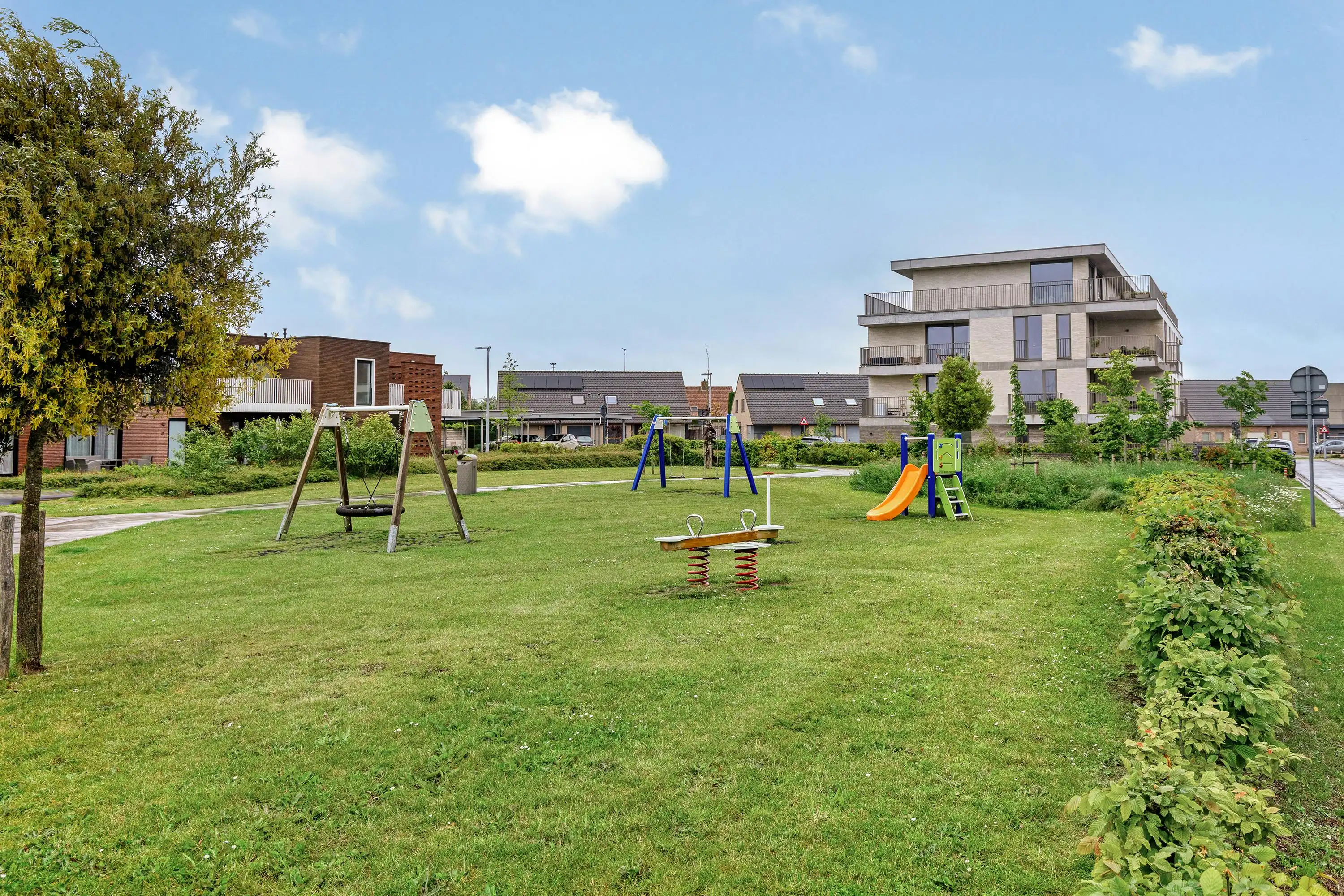 Instapklare en lichtrijke woning met tuin in Rumbeke te koop foto 28