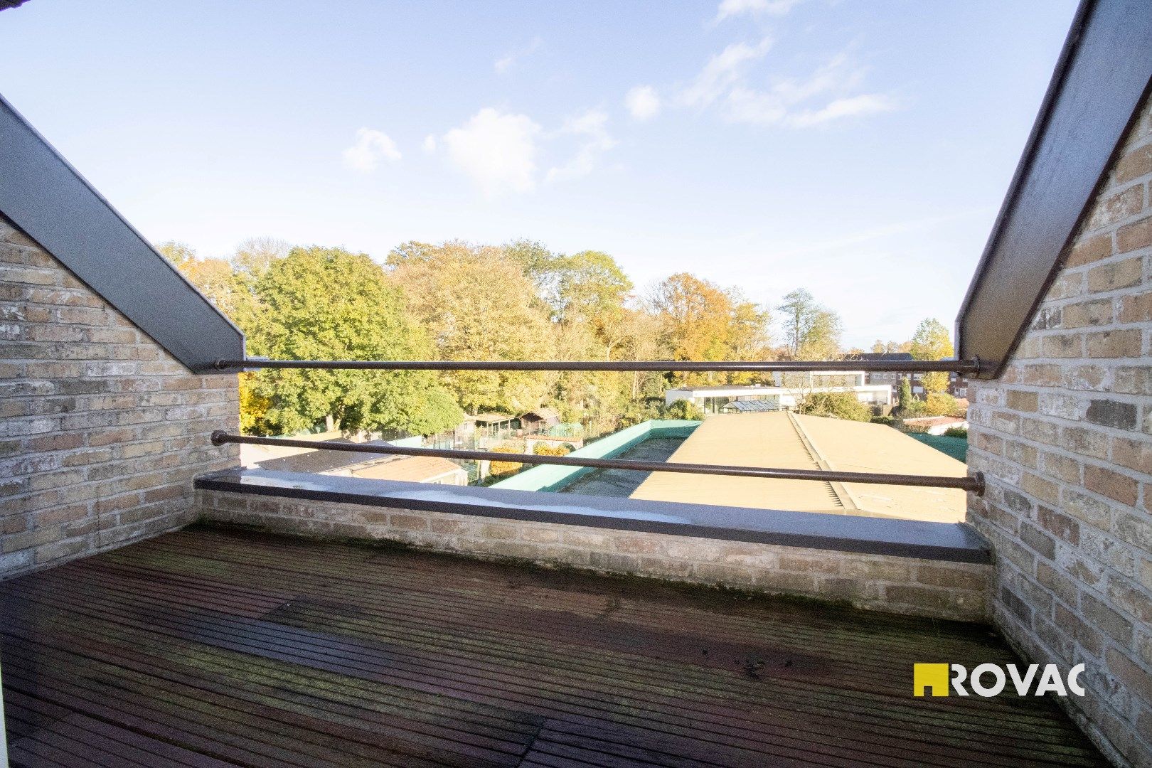 Lichtrijk en ruim duplex-appartement met terras voor- en achteraan én garagebox foto 8