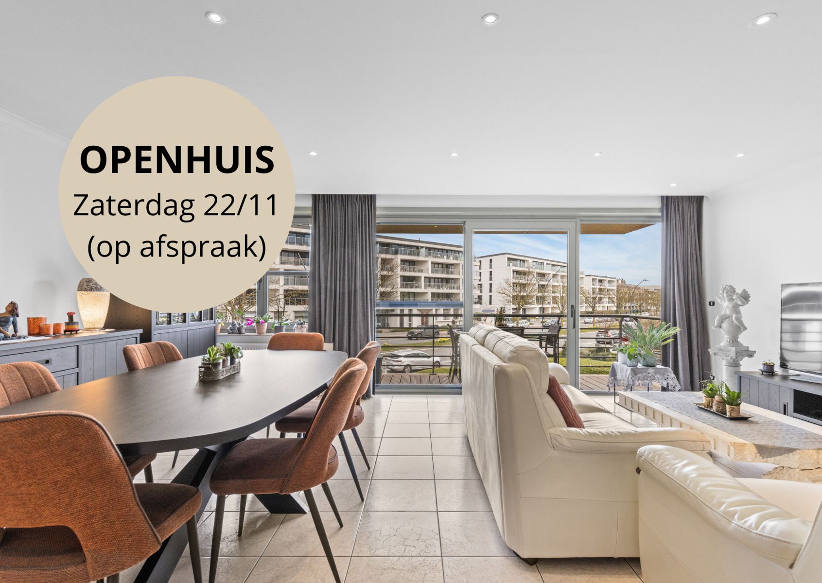 Ruim en lichtrijk appartement te koop in Oostende foto {{pictureIndex}}