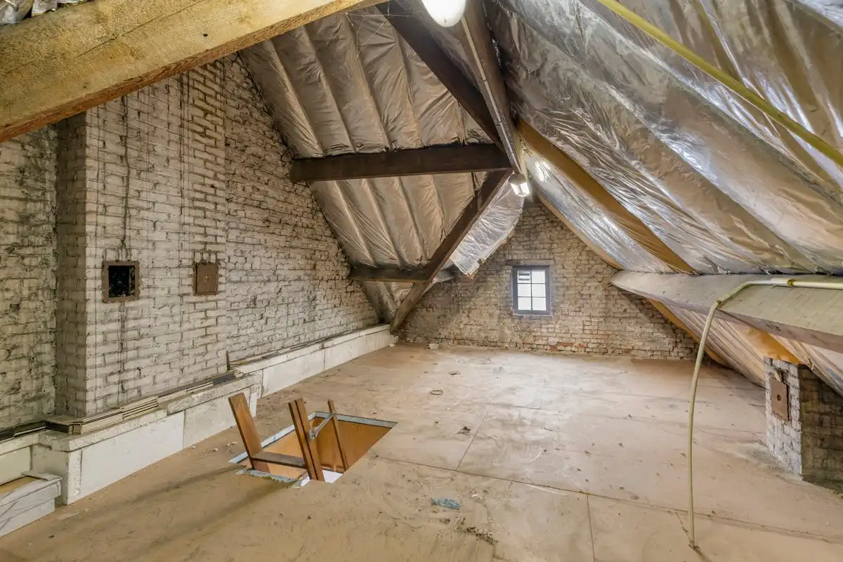 Solide driegevelwoning aan rustig pleintje in Vilvoorde. foto 16
