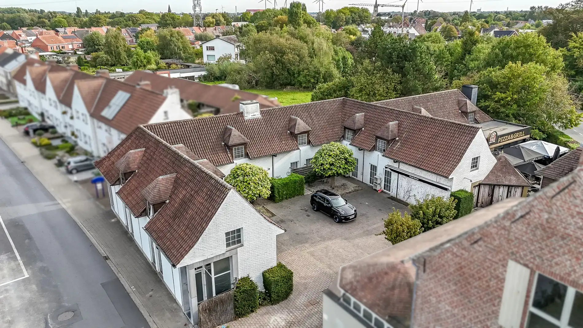 Multifunctionele eigendom met appartementen en handelszaken! foto 4