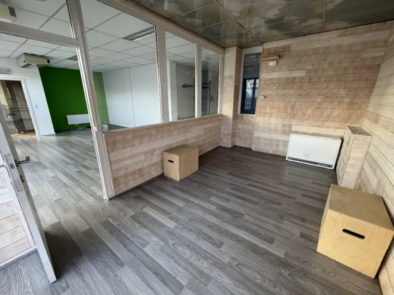 Handelspand tegenover Shopping1 foto 10