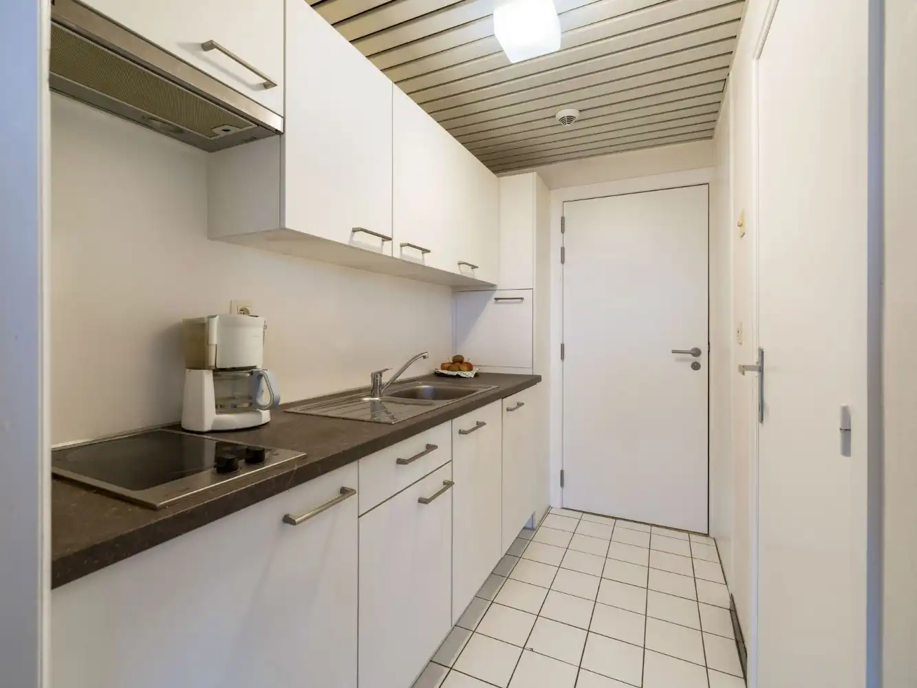 Keurige serviceflat op 5e verd. met terras foto 4