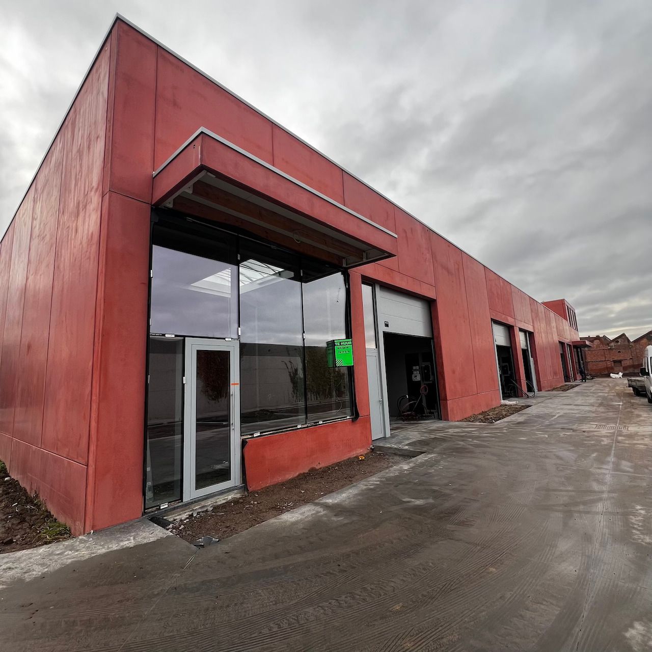 NIEUWBOUW KMO-UNIT TE HUUR TE KORTRIJK foto {{pictureIndex}}