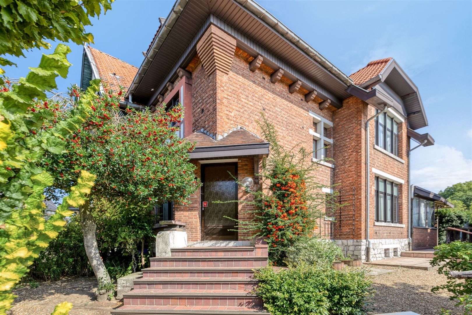 TE KOOP: Karaktervolle woning te Heusden-Zolder! foto 2