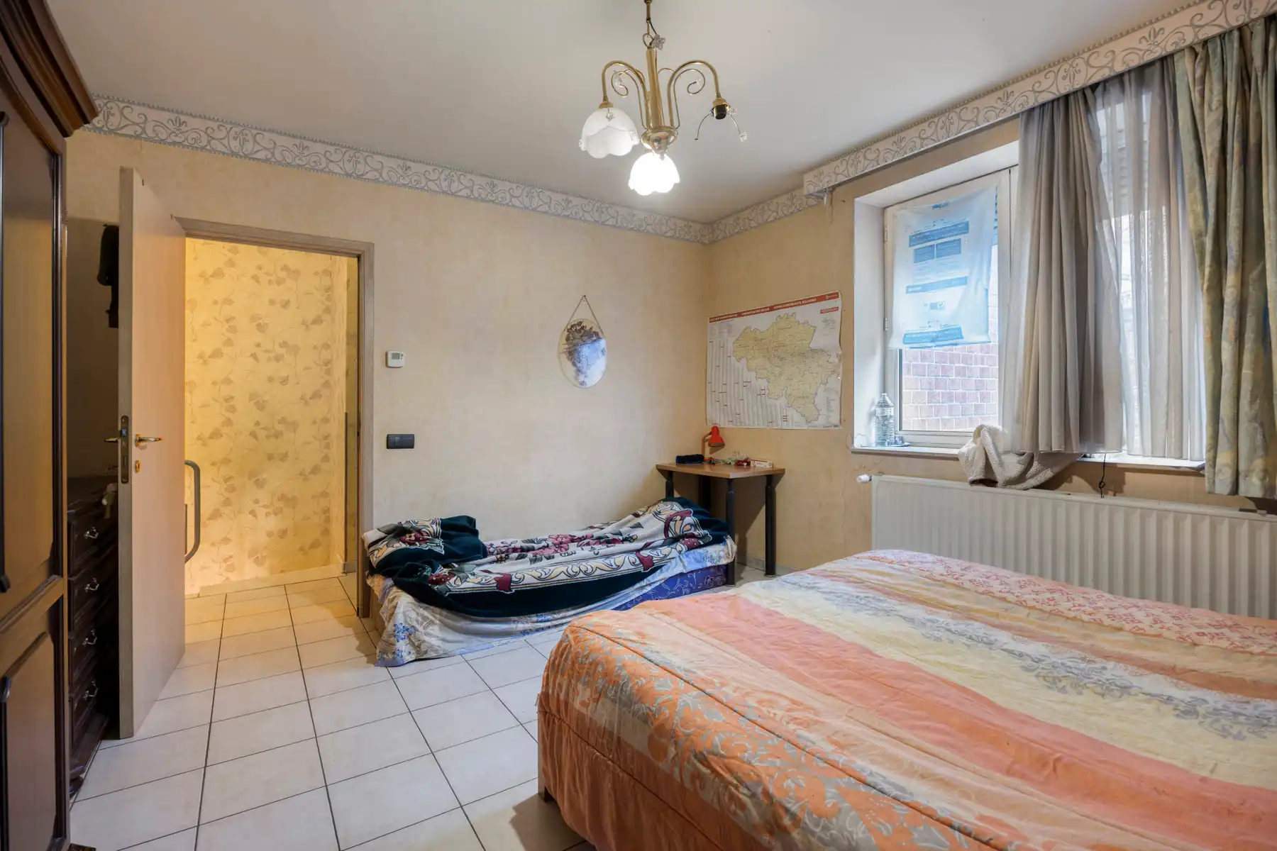 Gezinswoning met vier slaapkamers, tuin en ruime garage foto 18