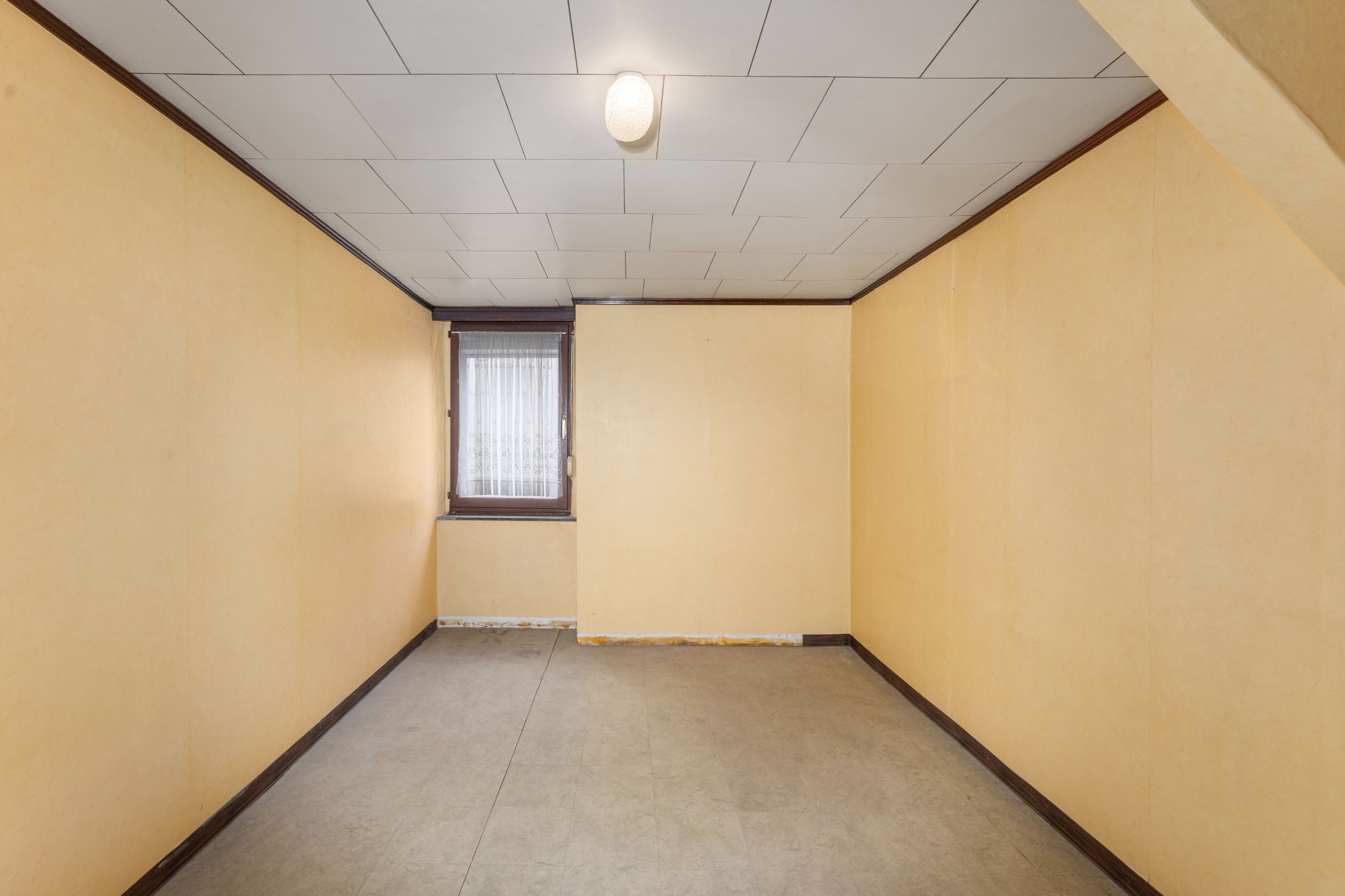Te renoveren woning aan de rand van Deerlijk met zeer ruime garage op 262m2 foto 9