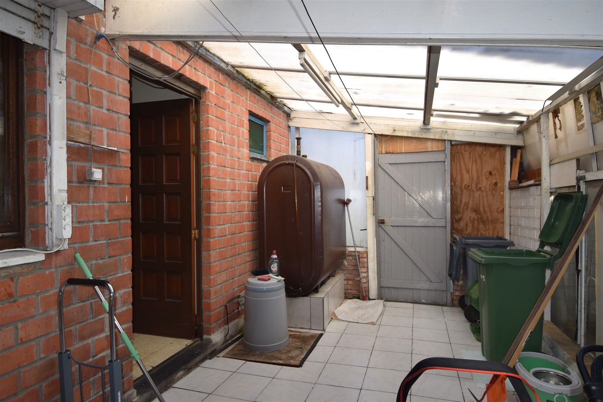 Ruime renovatiewoning met 3-4 slaapkamers en aangename tuin (270m²) foto 9