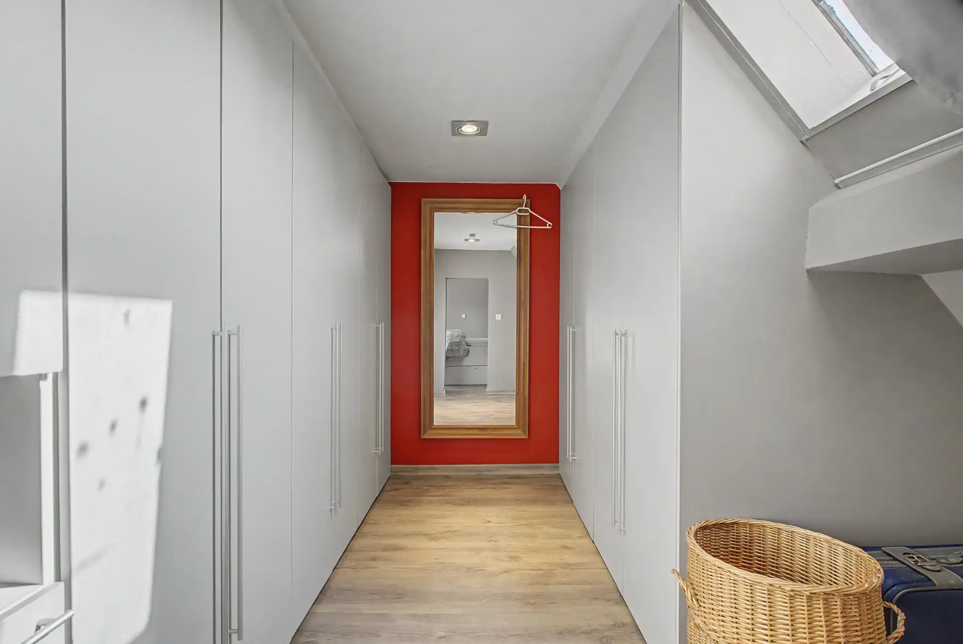 Instapklare halfopen bebouwing met 2 slaapkamers en garage nabij centrum Uitbergen foto 17