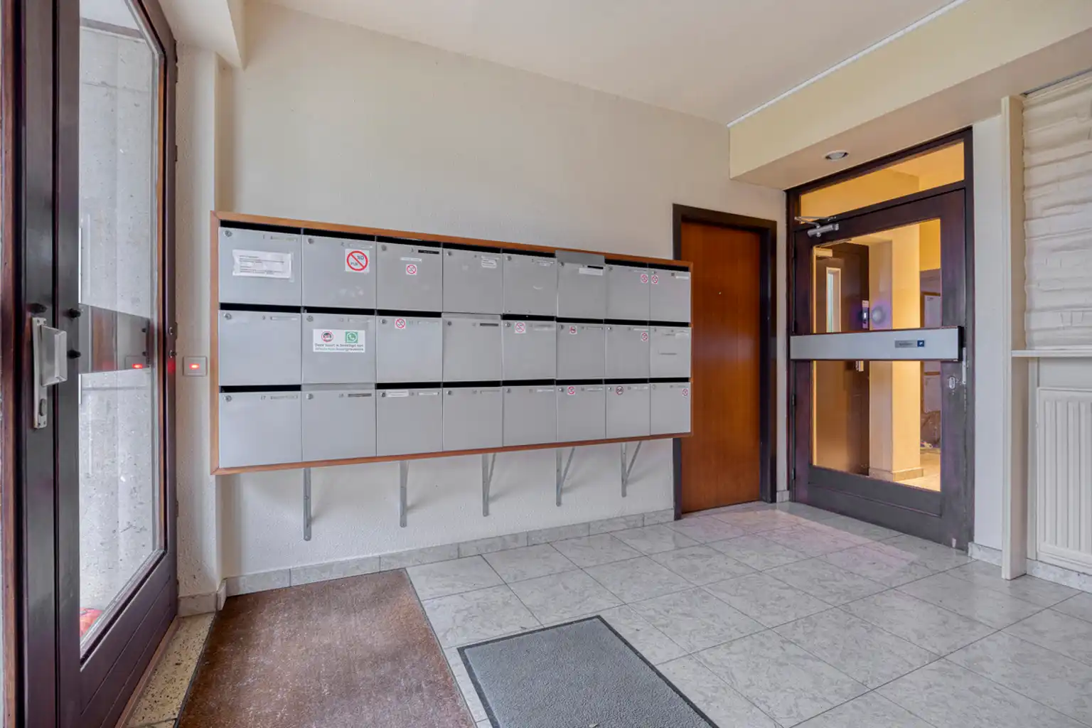 Gerenoveerd 3-slaapkamerappartement met staanplaats foto 12