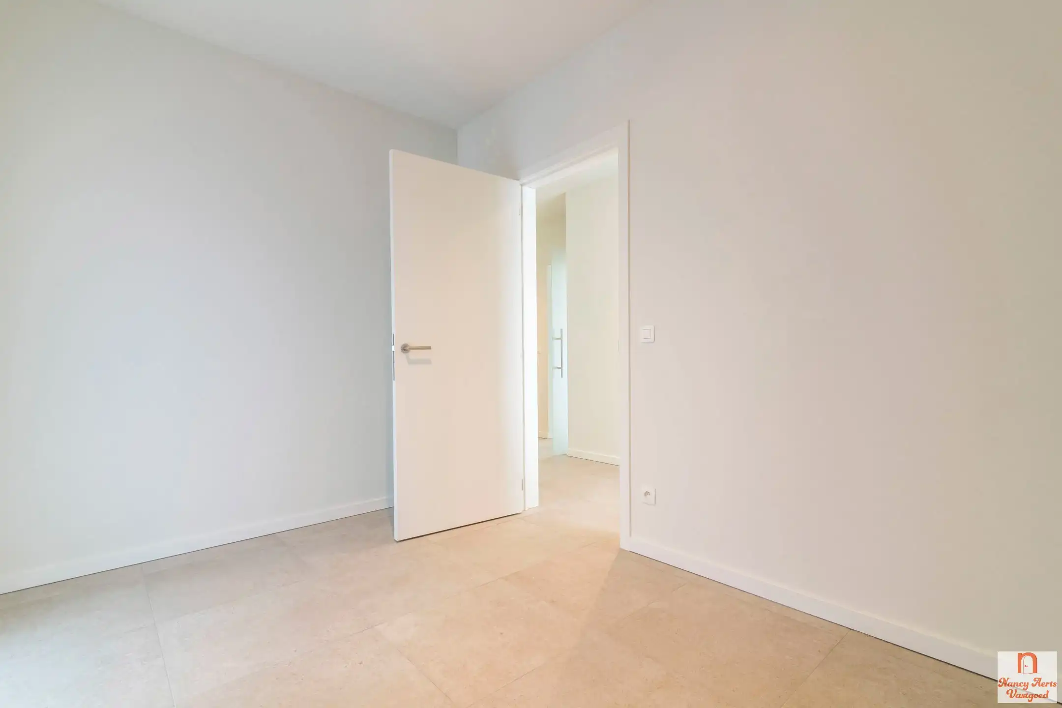 Instapklaar appartement met tuin en carport op toplocatie foto 17
