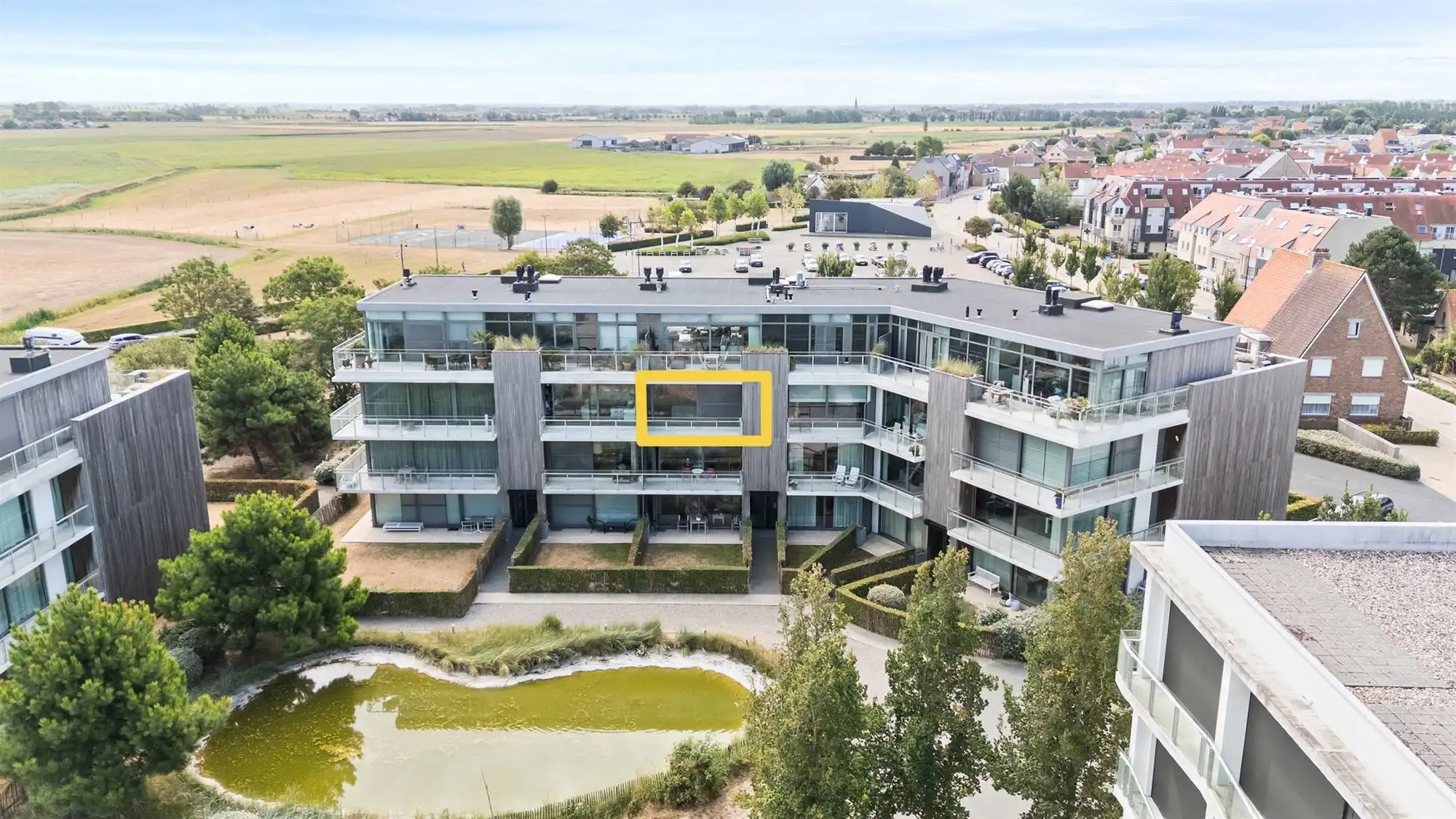 LICHTRIJK APPARTEMENT MET TWEE TERRASSEN foto 3