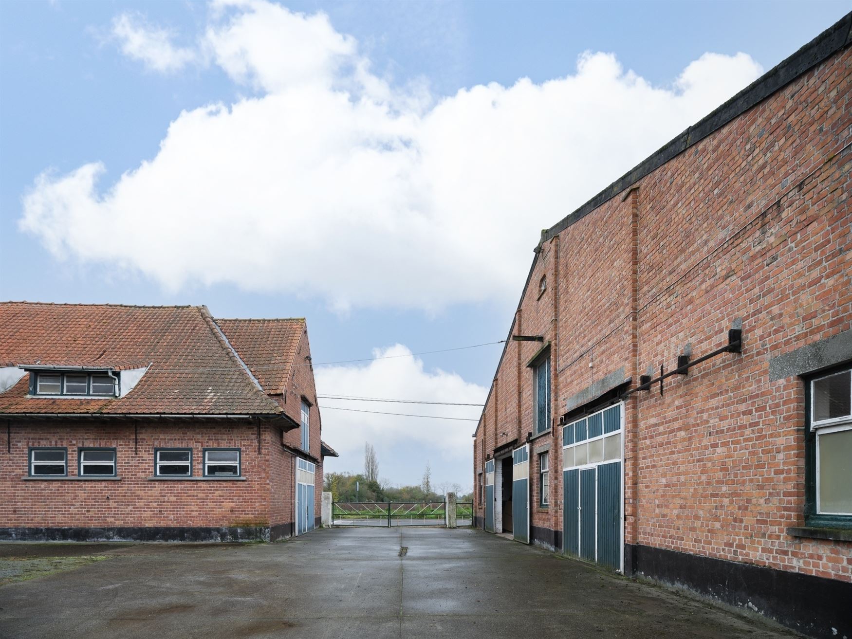 Karakterwoning met verschillende bijgebouwen foto 25