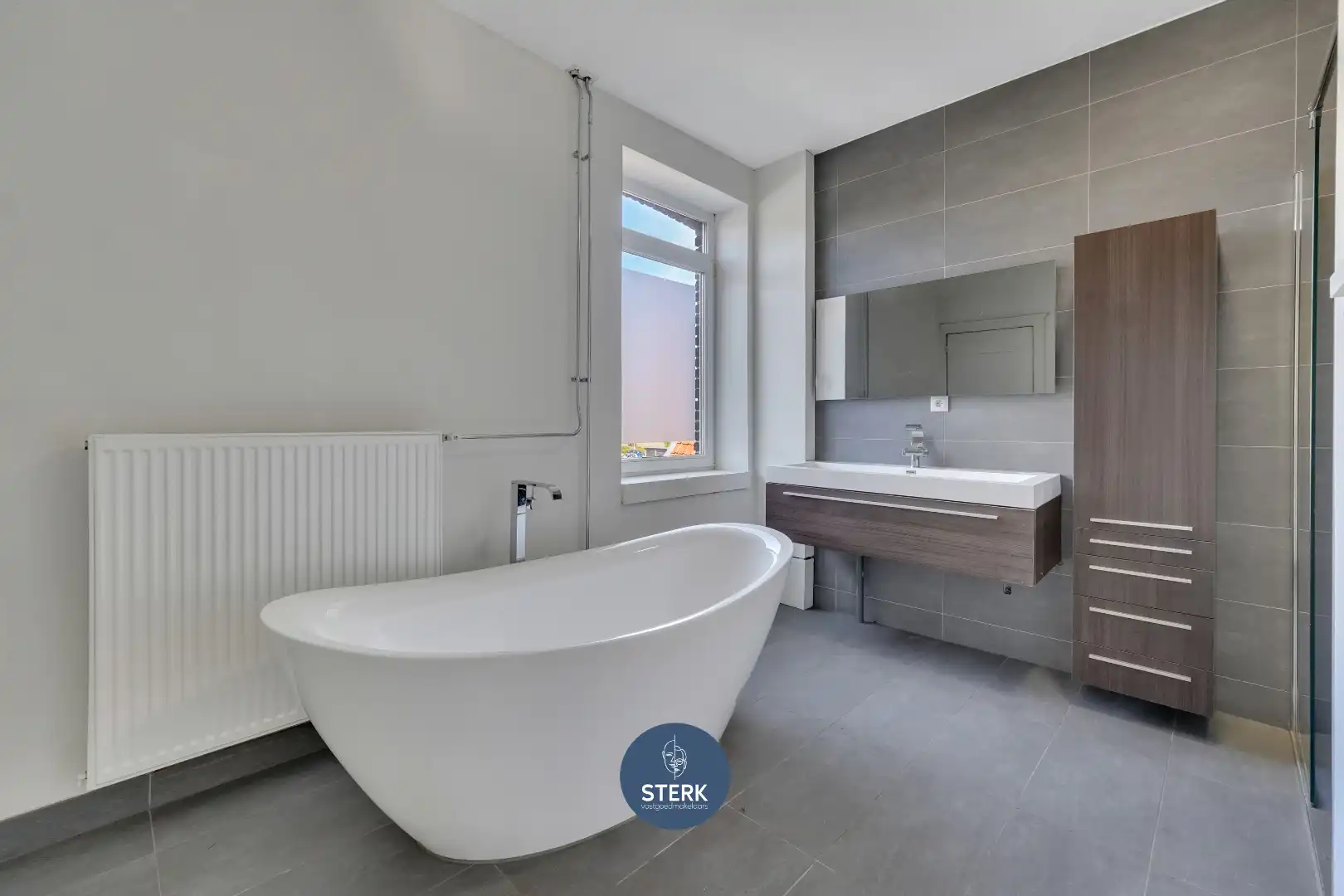 VEELZIJDIGE HANDELSRUIMTE + APPARTEMENT MET RUIME LOODS IN CENTRUM LANAKEN !  foto 19