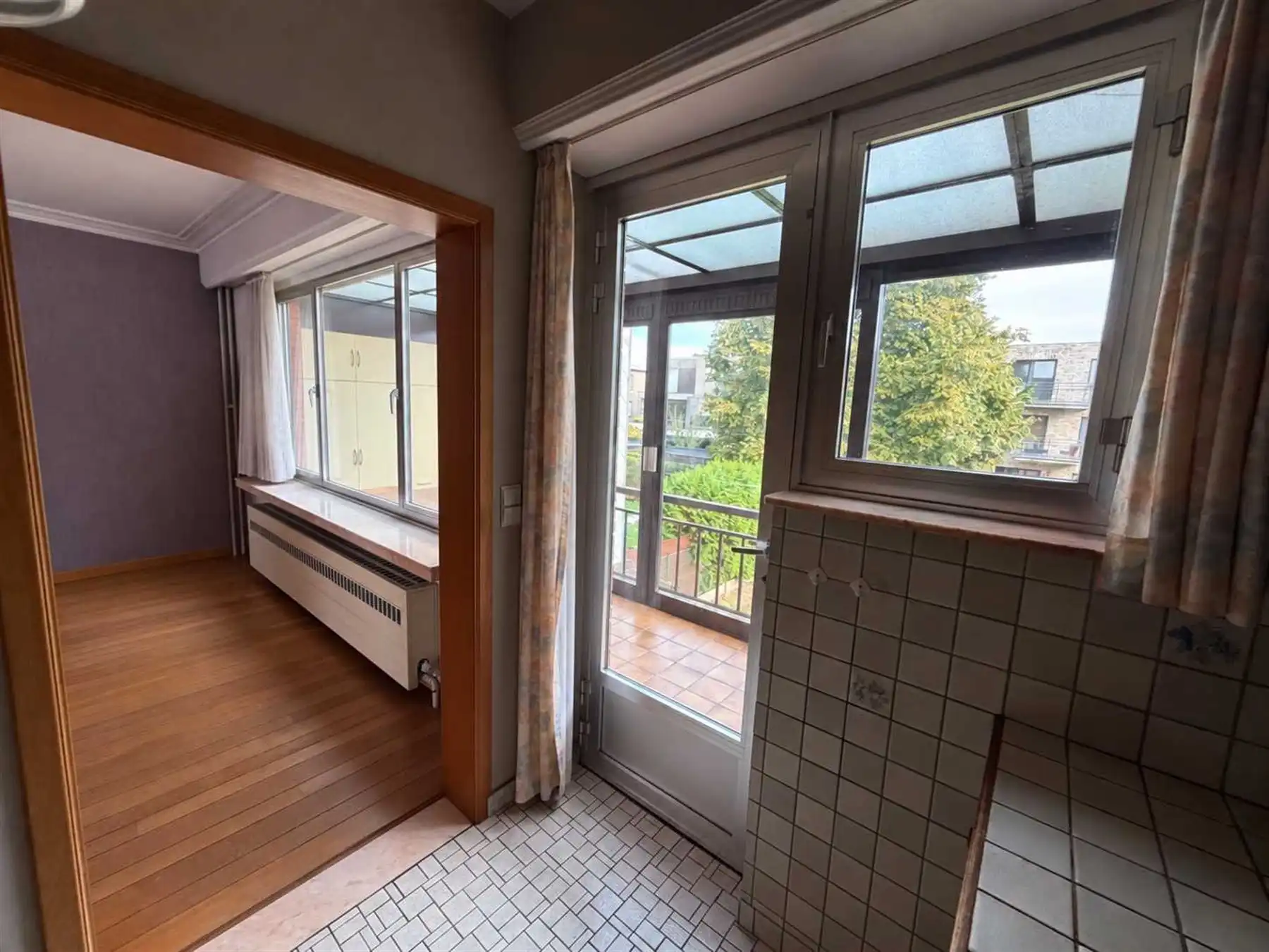 Ruime bel-etagewoning met 3 slk's, grote garage en tuin.  foto 8