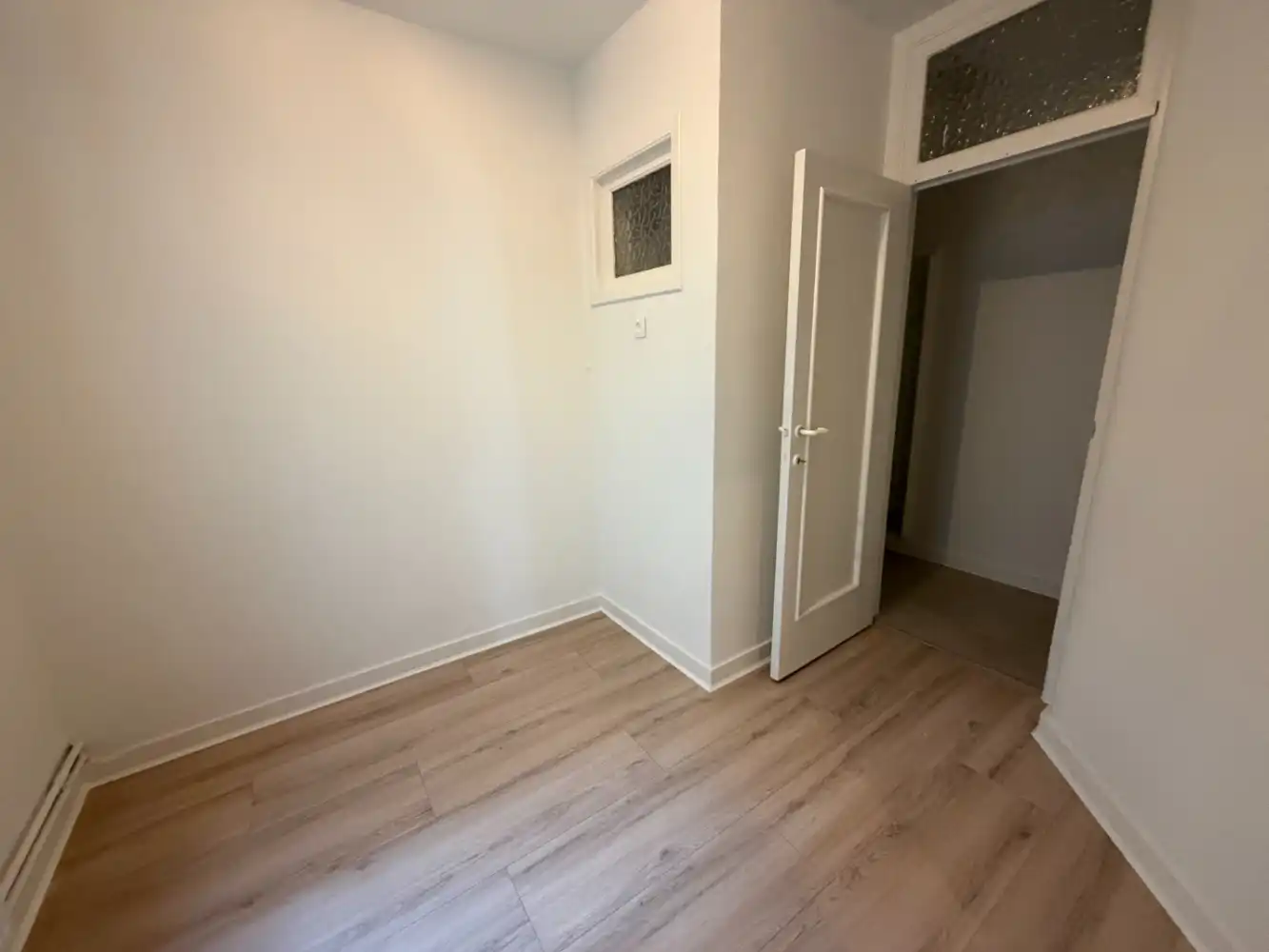Gerenoveerd appartement met twee slaapkamers gelegen op het eerste verdiep in een gebouw zonder lift. Dichtbij de Markt te Blankenberge. foto 9