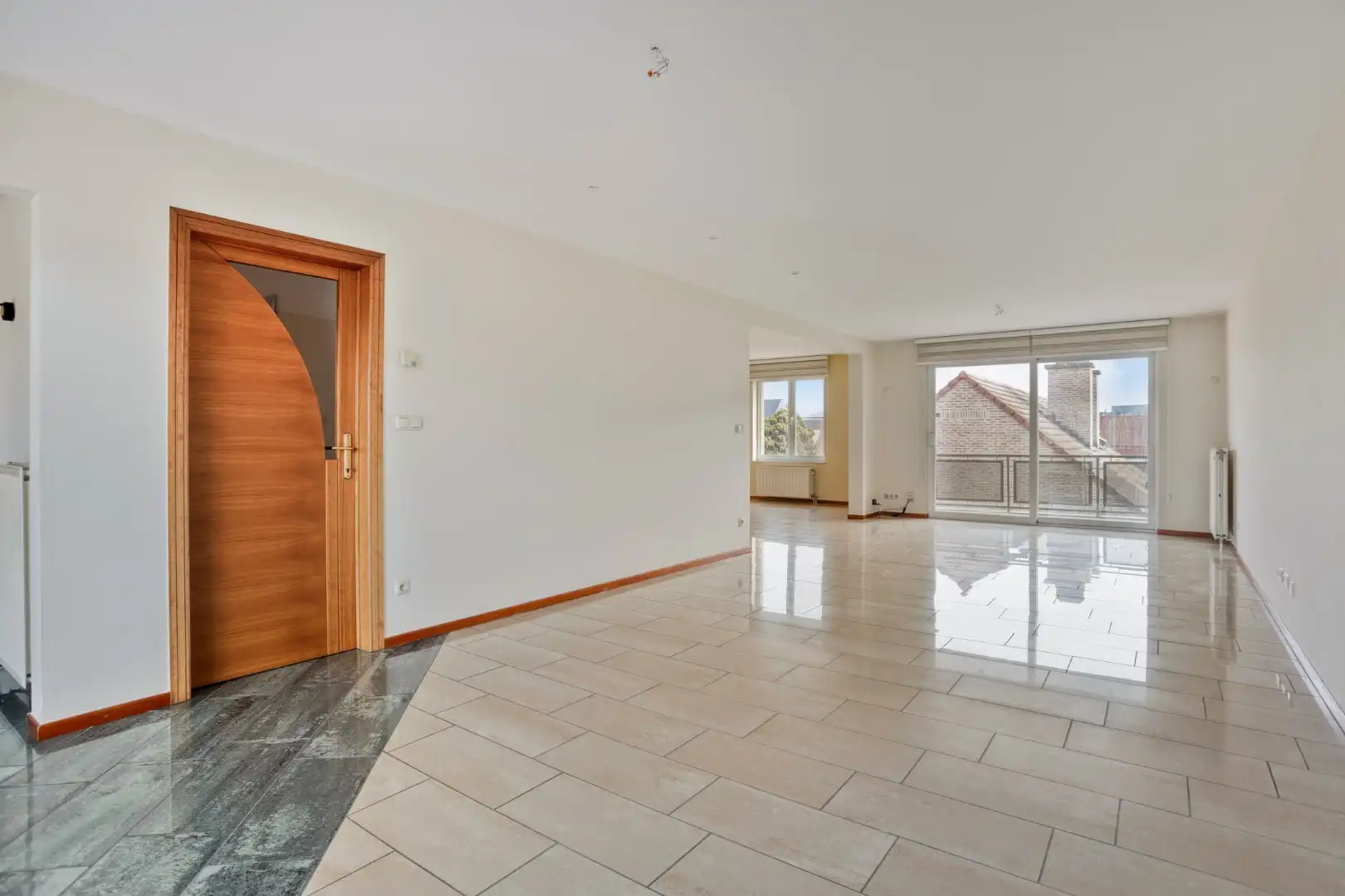 APPARTEMENT VAN 175m² MET 2 SLAAPKAMERS, 2 TERRASSEN en GESLOTEN GARAGE IN LANAKEN CENTRUM !  foto 5