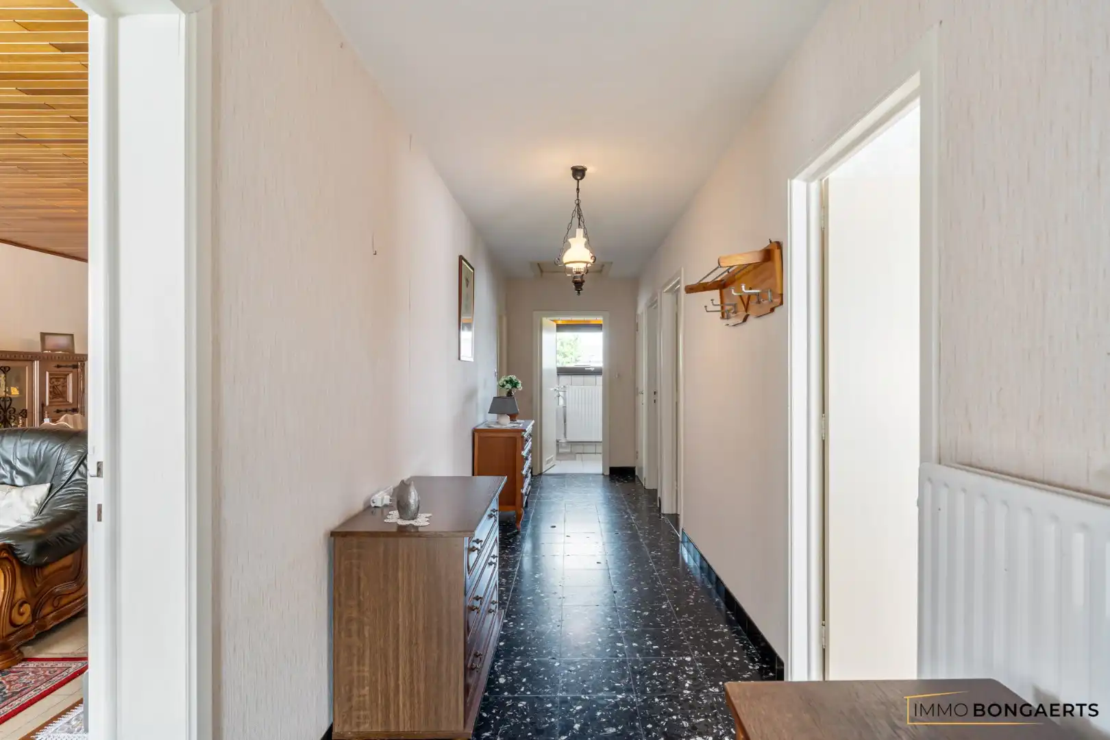 Rustig gelegen bungalow op een mooi perceel van 9 are foto 3
