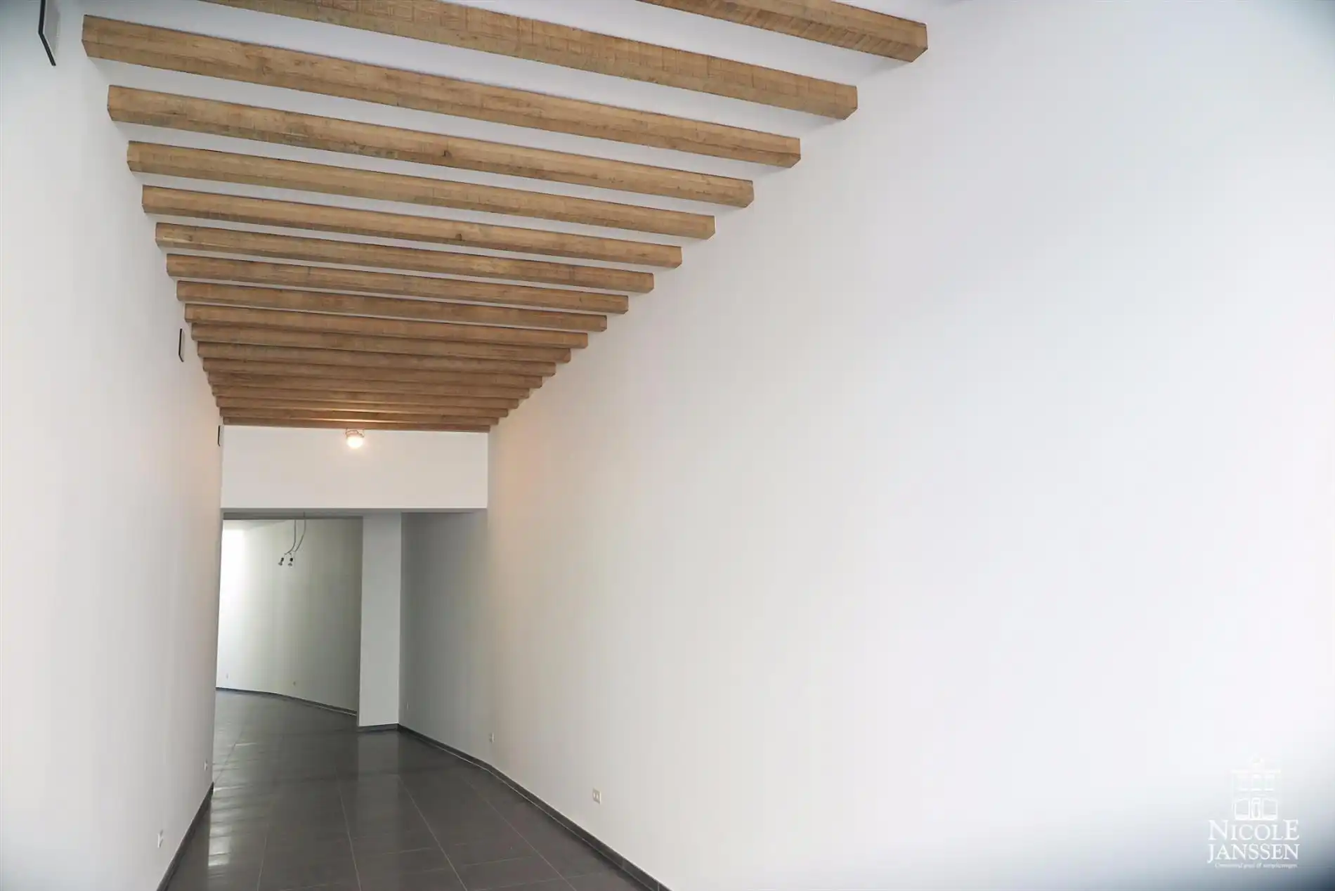 Gelijkvloerse handelsruimte foto 4