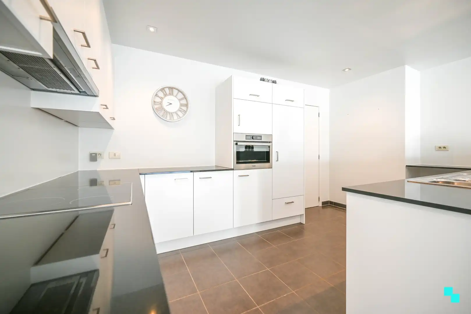 Riant, instapklaar appartement te Kortrijk foto 8