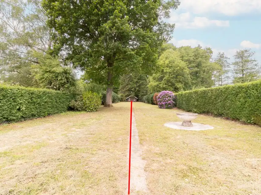 Halfopen gezinswoning met grote tuin in groene omgeving foto 18