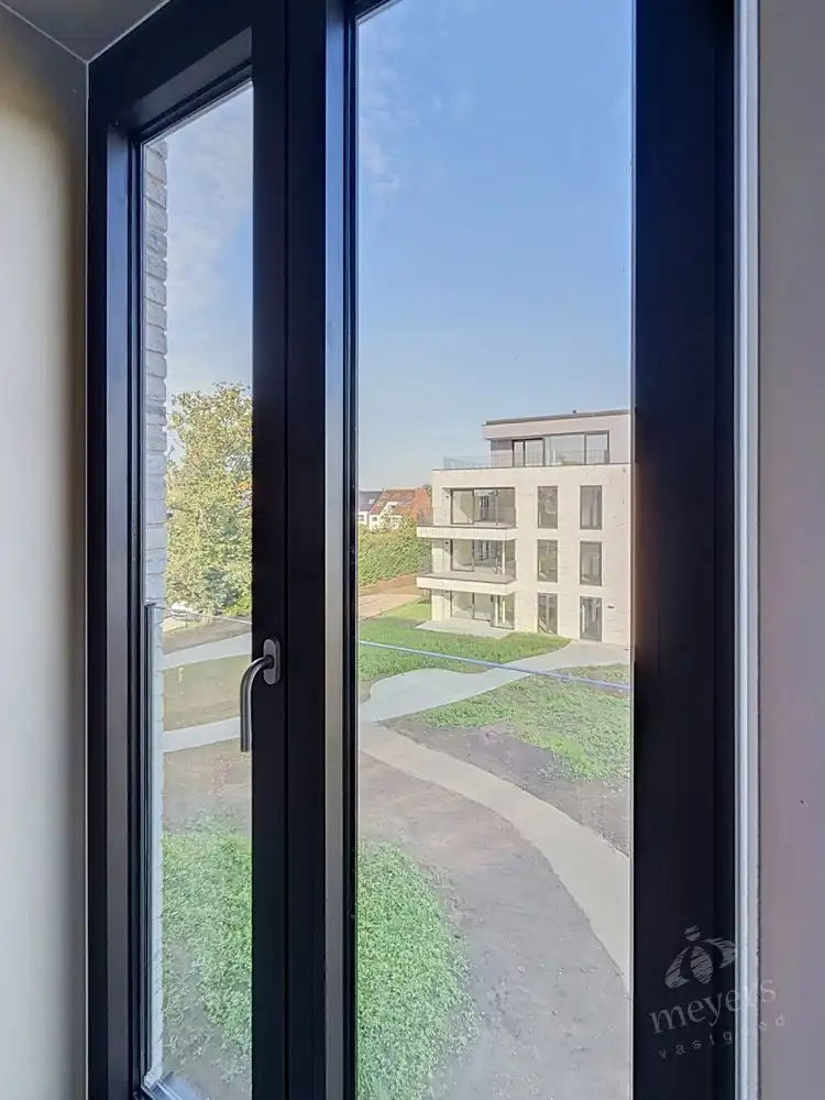 Lichtrijk nieuwbouwappartement met twee slaapkamers en terras in Zonhoven foto 9