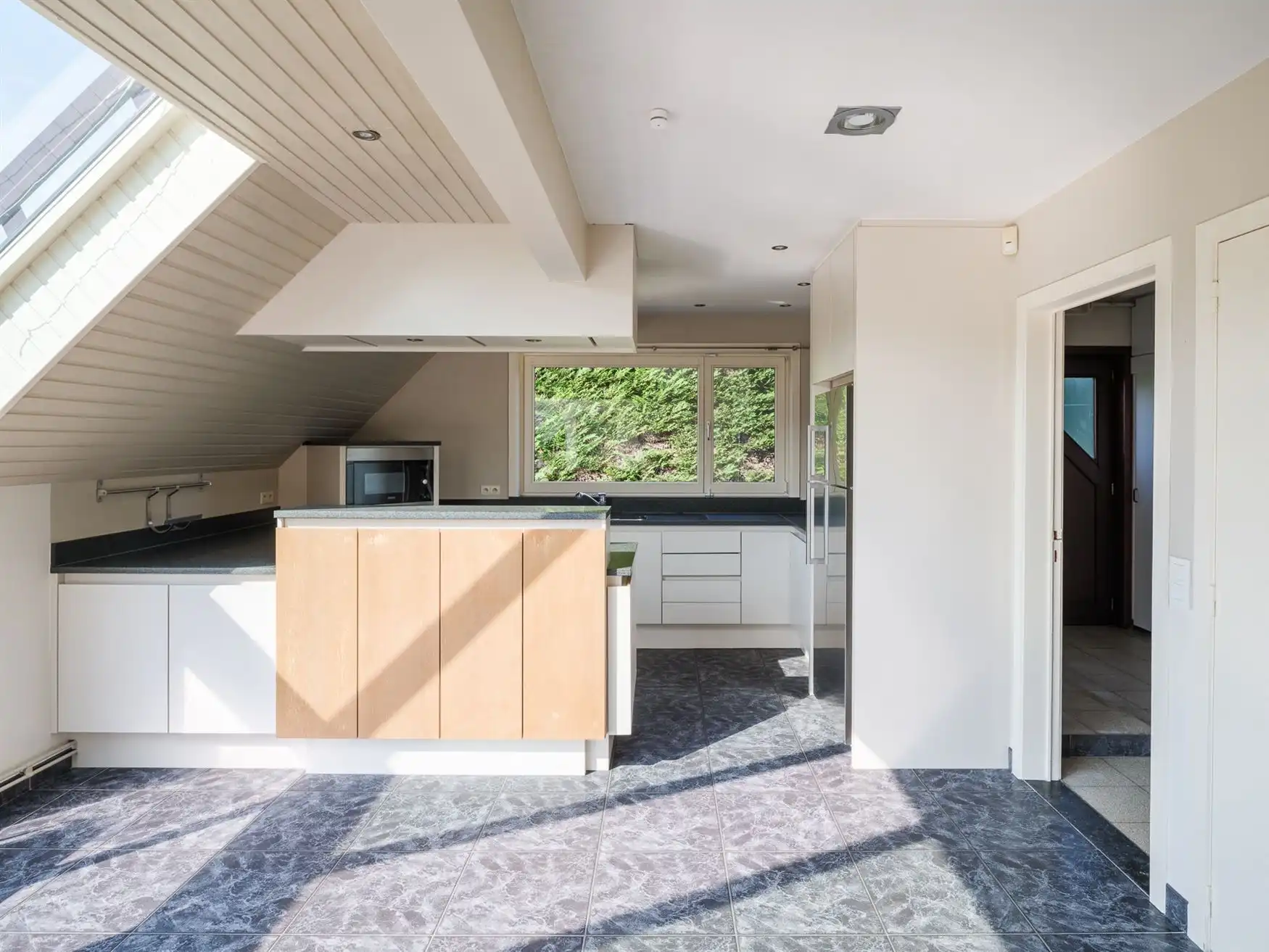 Lichtrijke gezinswoning van 266 m² in Deinze foto 6